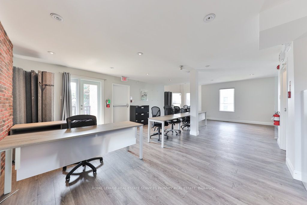 15 Mississauga Road S Property Photo 14