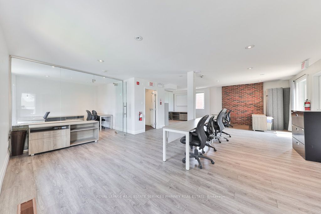 15 Mississauga Road S Property Photo 16