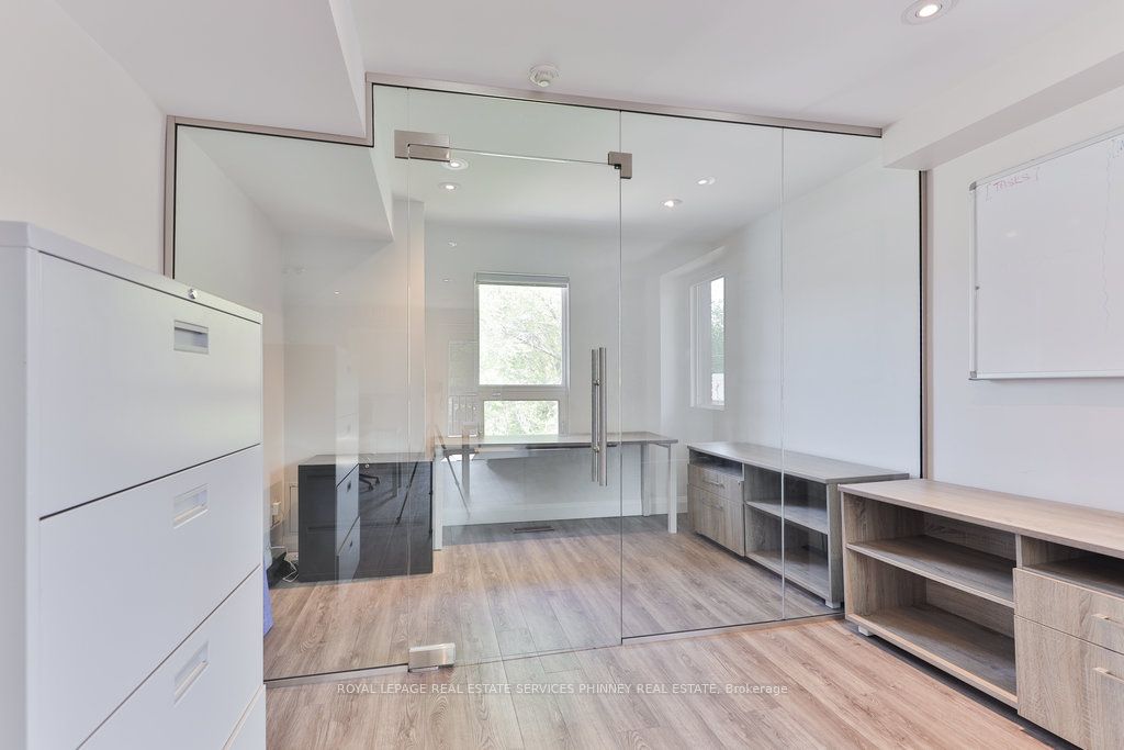 15 Mississauga Road S Property Photo 18