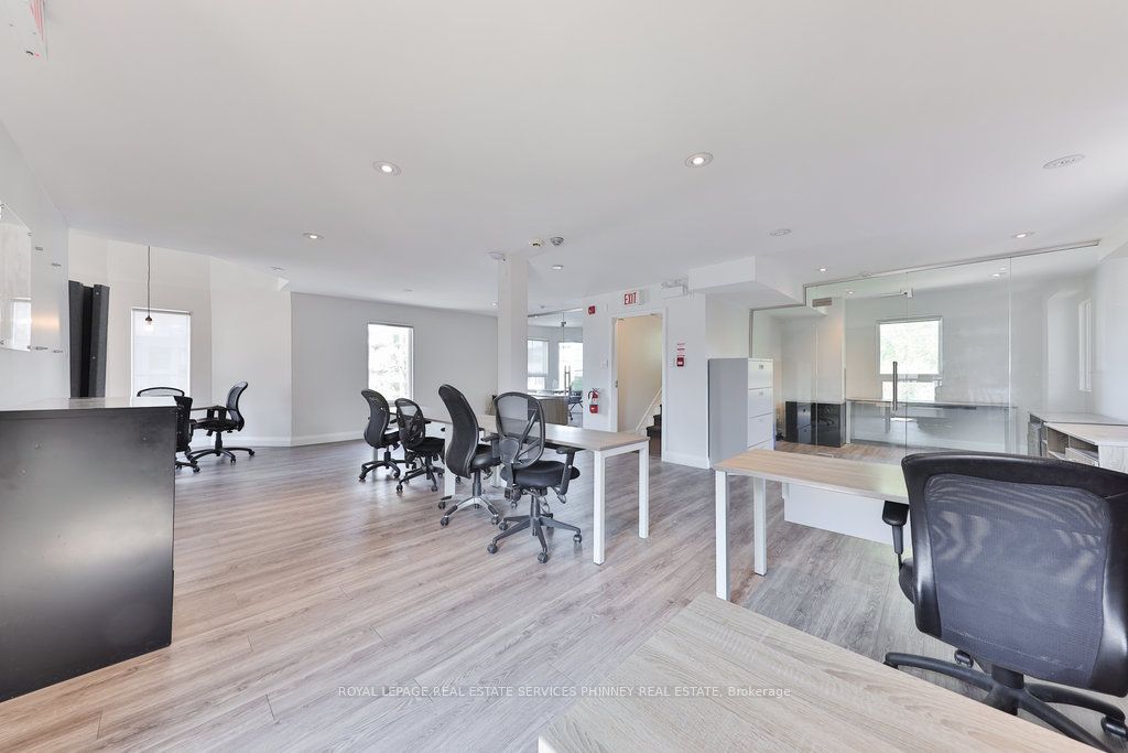 15 Mississauga Road S Property Photo 19