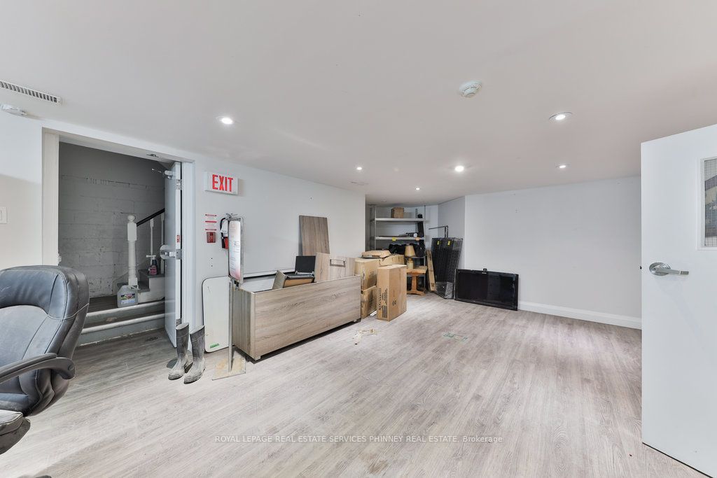 15 Mississauga Road S Property Photo 33