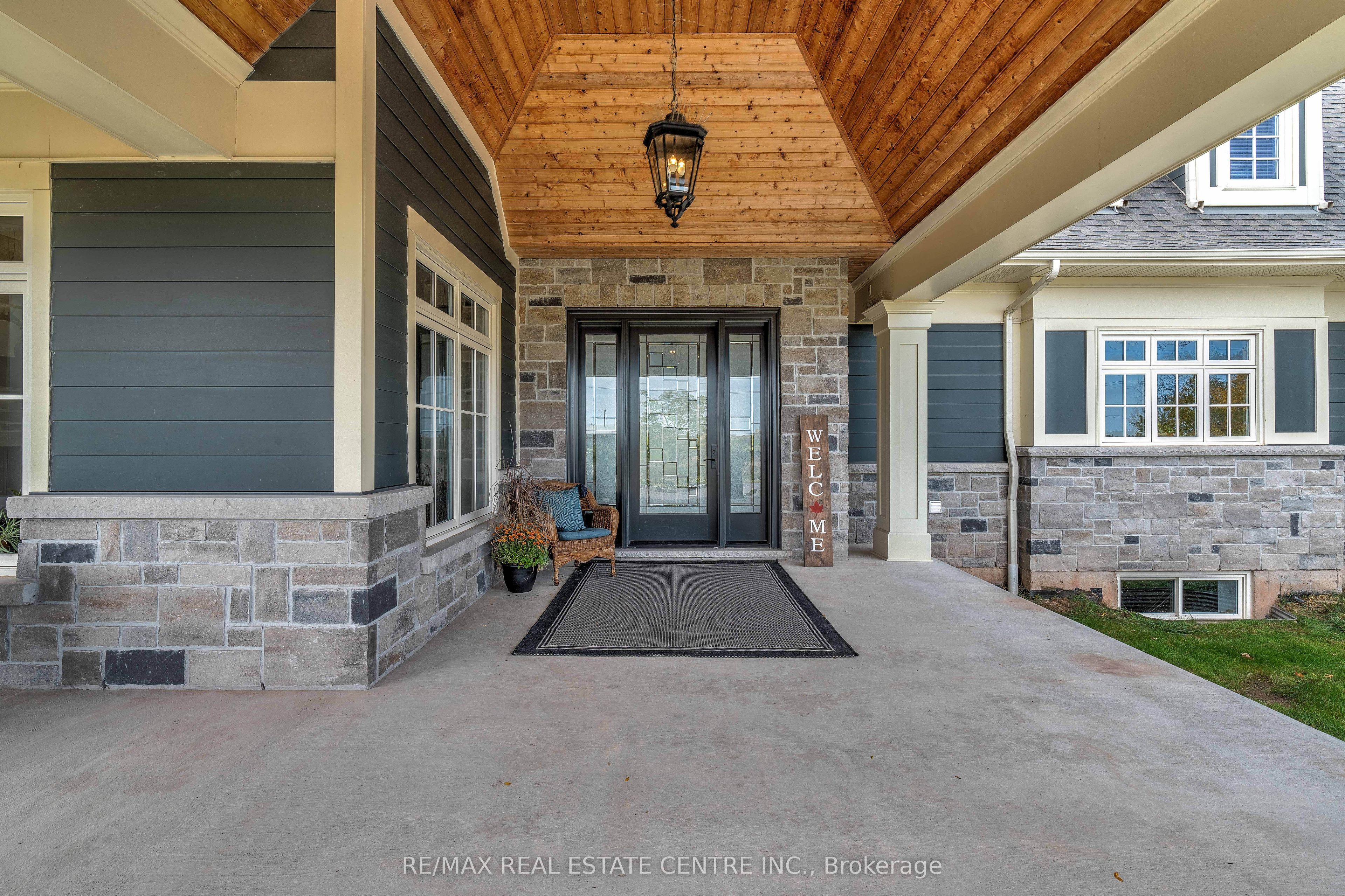 4496 Henderson Road Property Photo 2