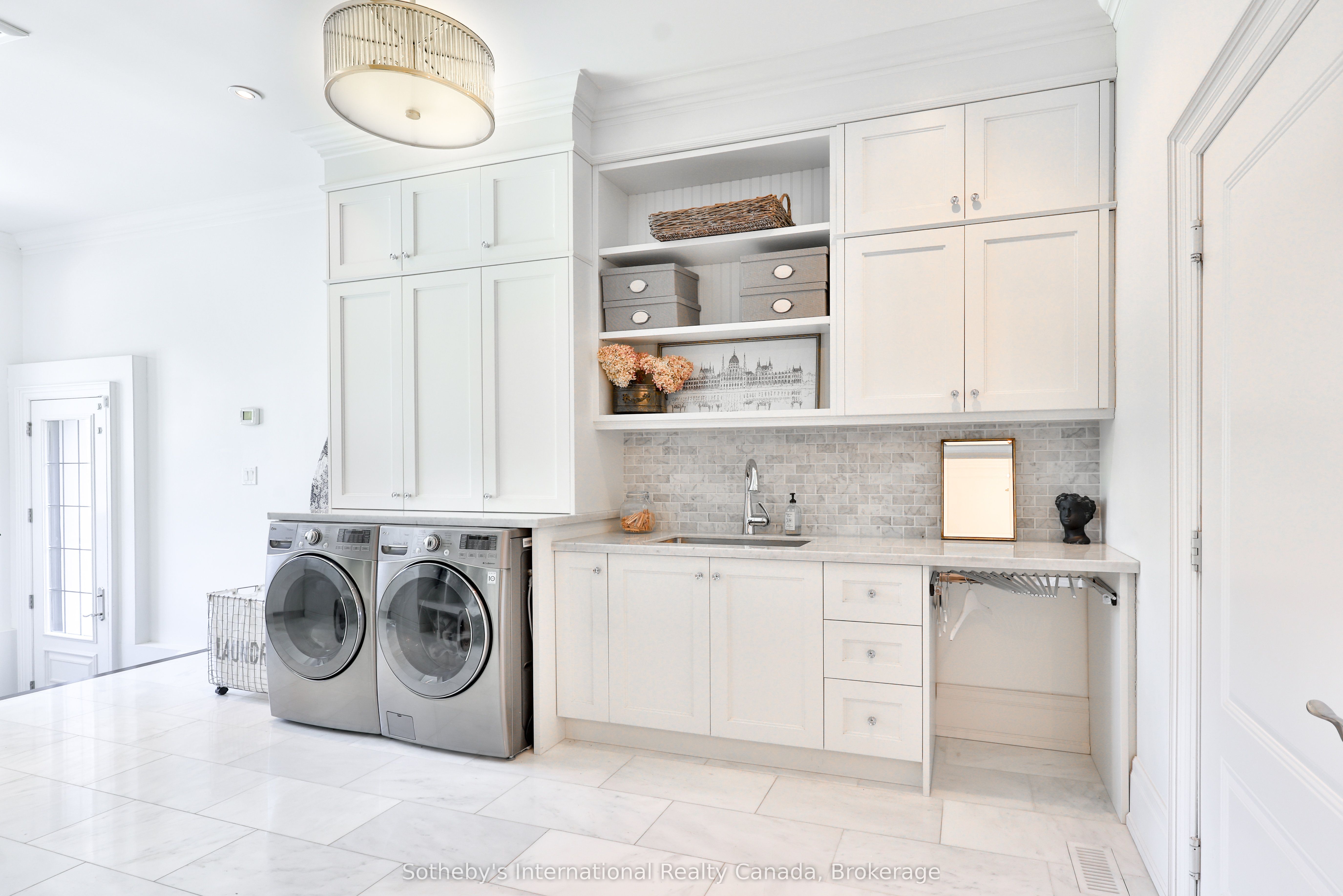 1497 Lakeshore Road W Property Photo 16