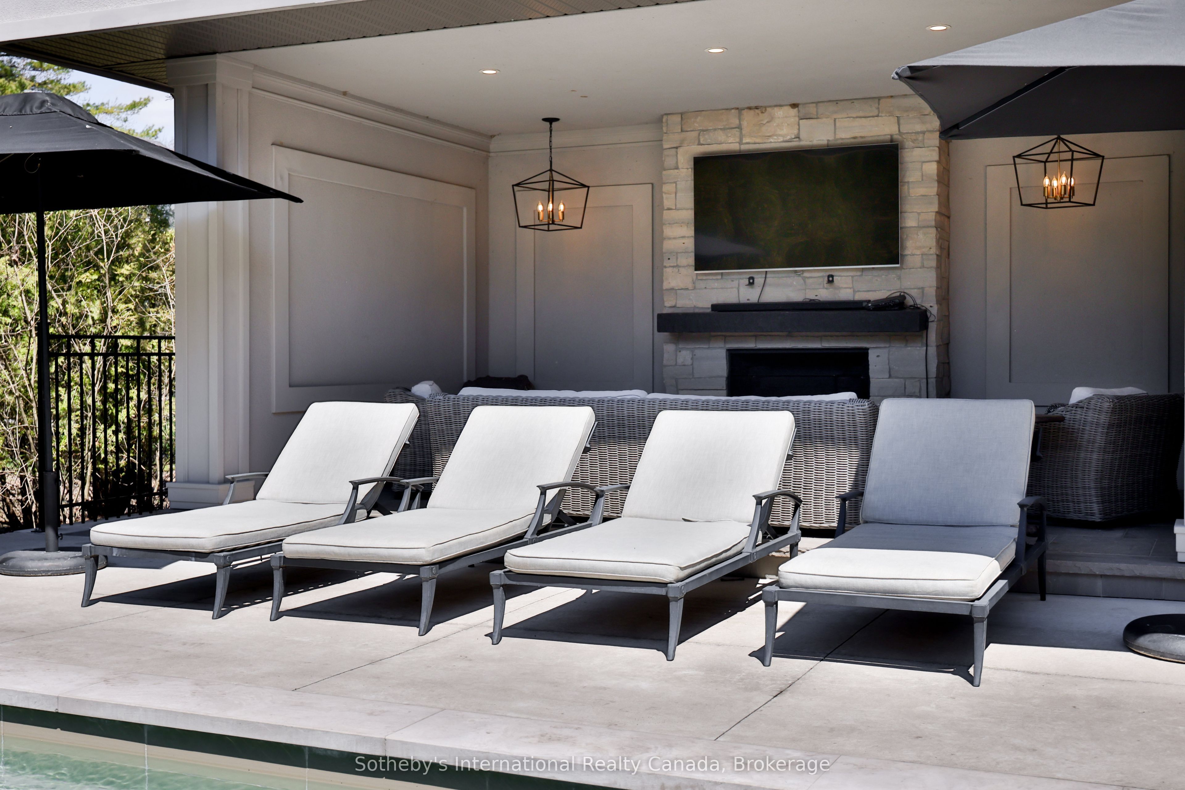 1497 Lakeshore Road W Property Photo 46