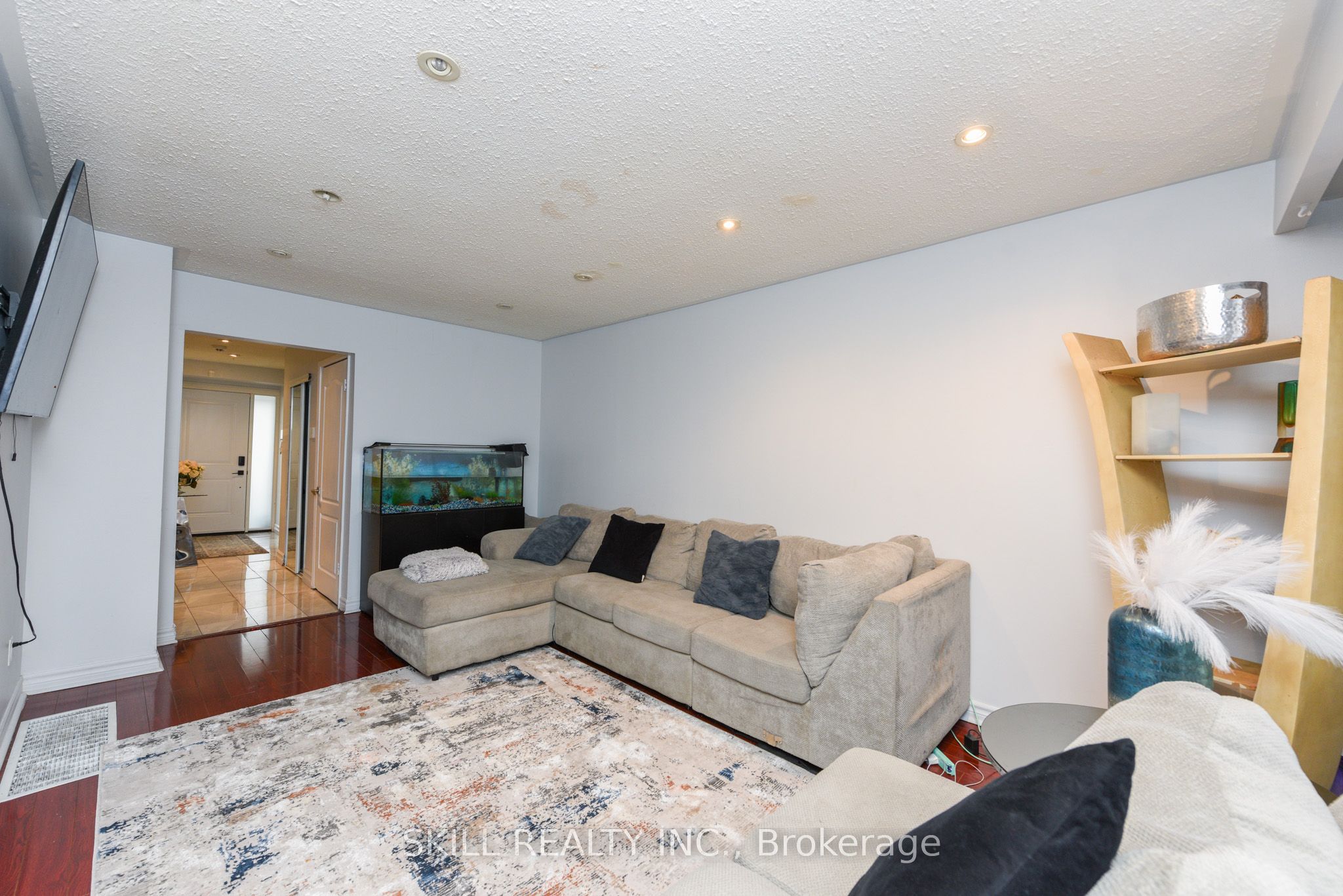 7500 Goreway Drive 92 Property Photo 5