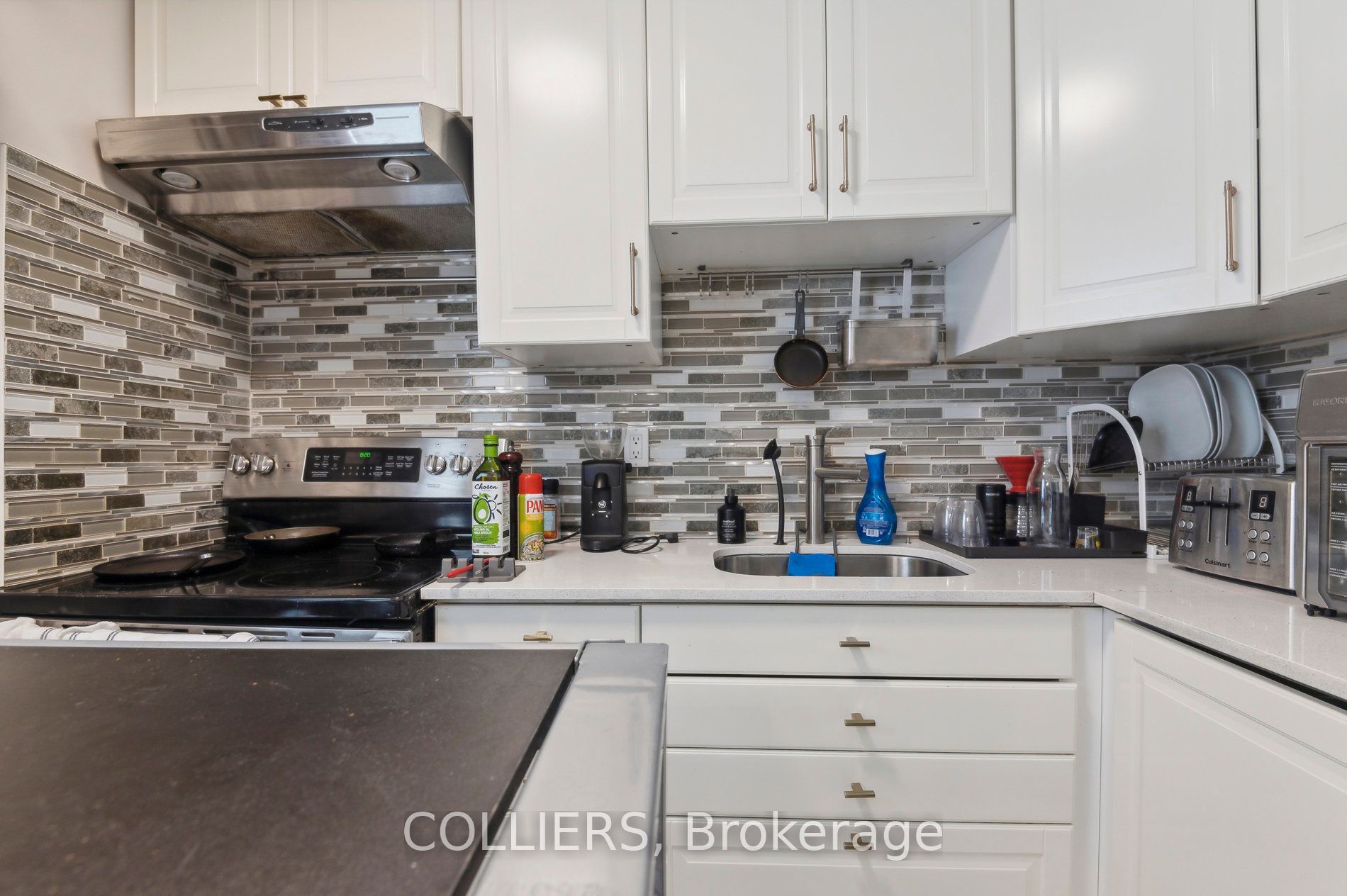 #ground Floor - 1576 Queen Street Property Photo 8