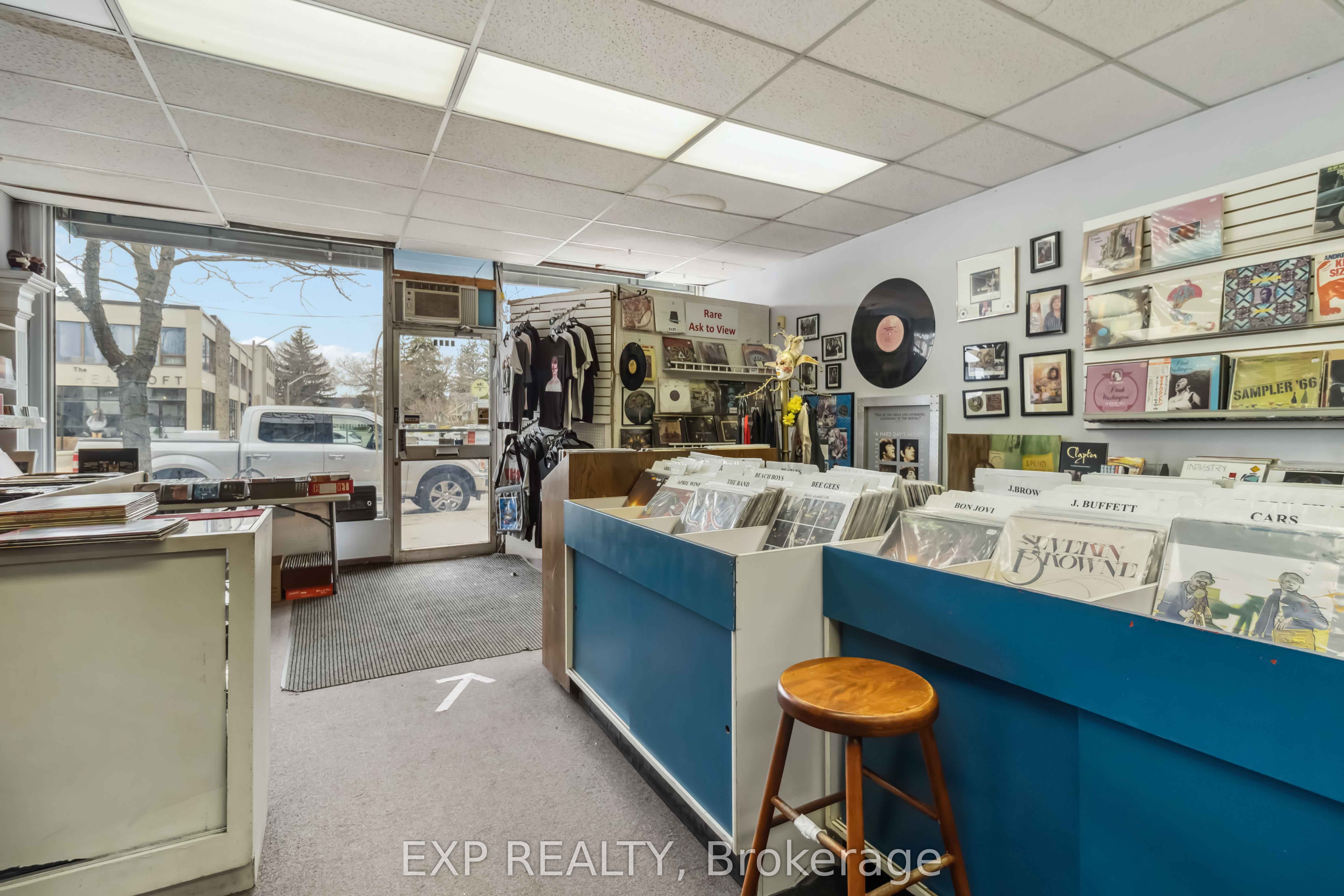 #main - 257 Lakeshore Road Property Photo 8