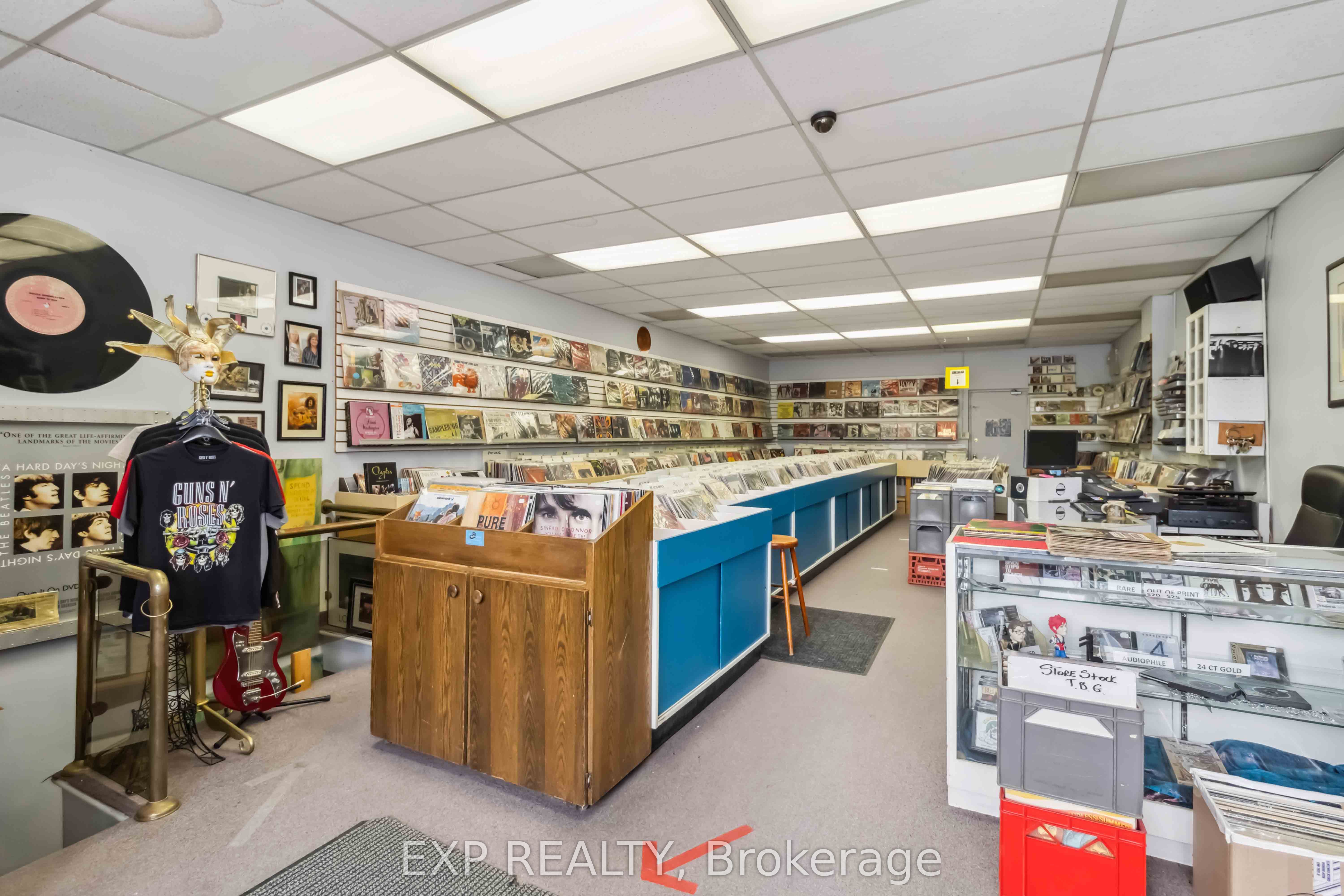#main - 257 Lakeshore Road Property Photo 9