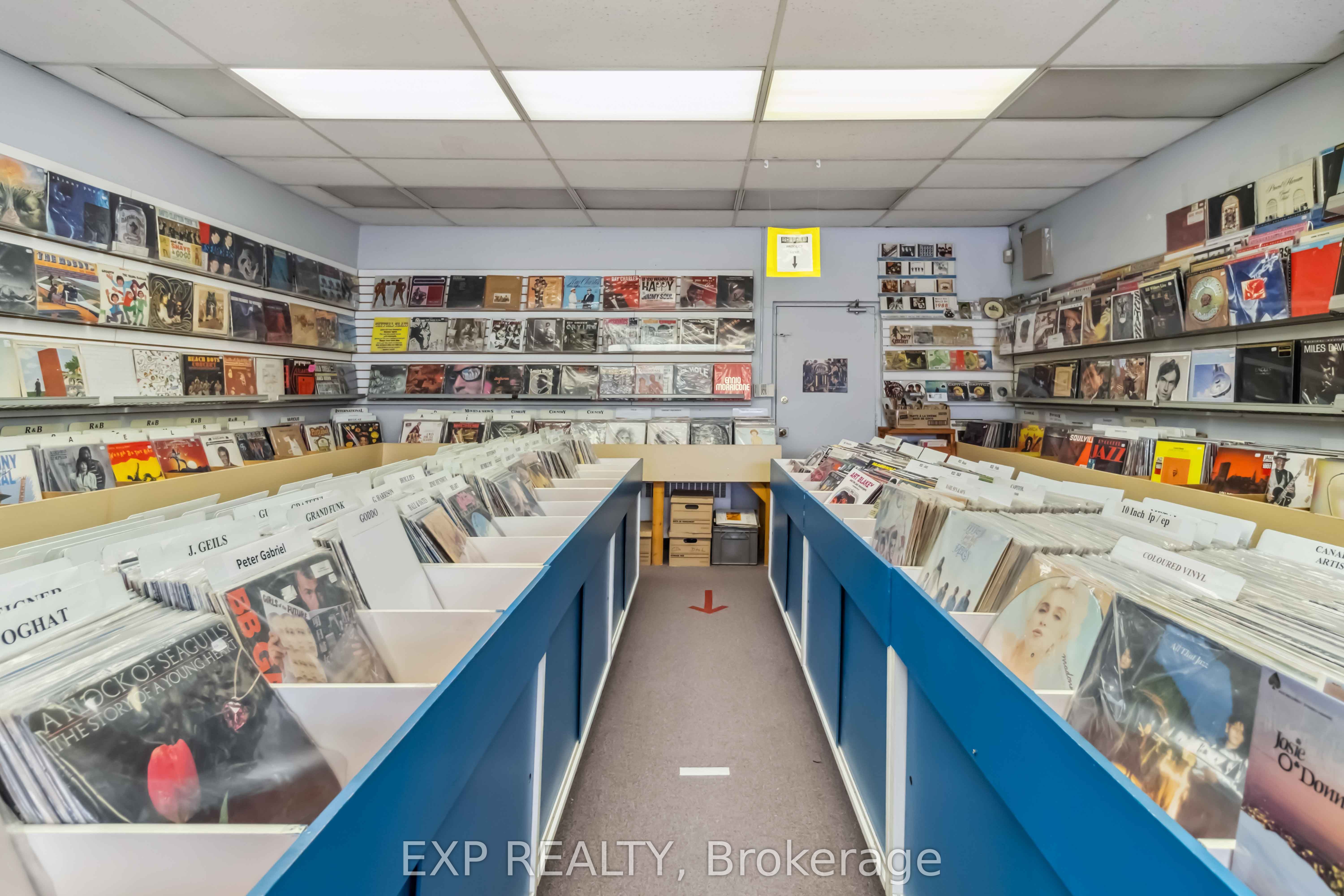 #main - 257 Lakeshore Road Property Photo 11