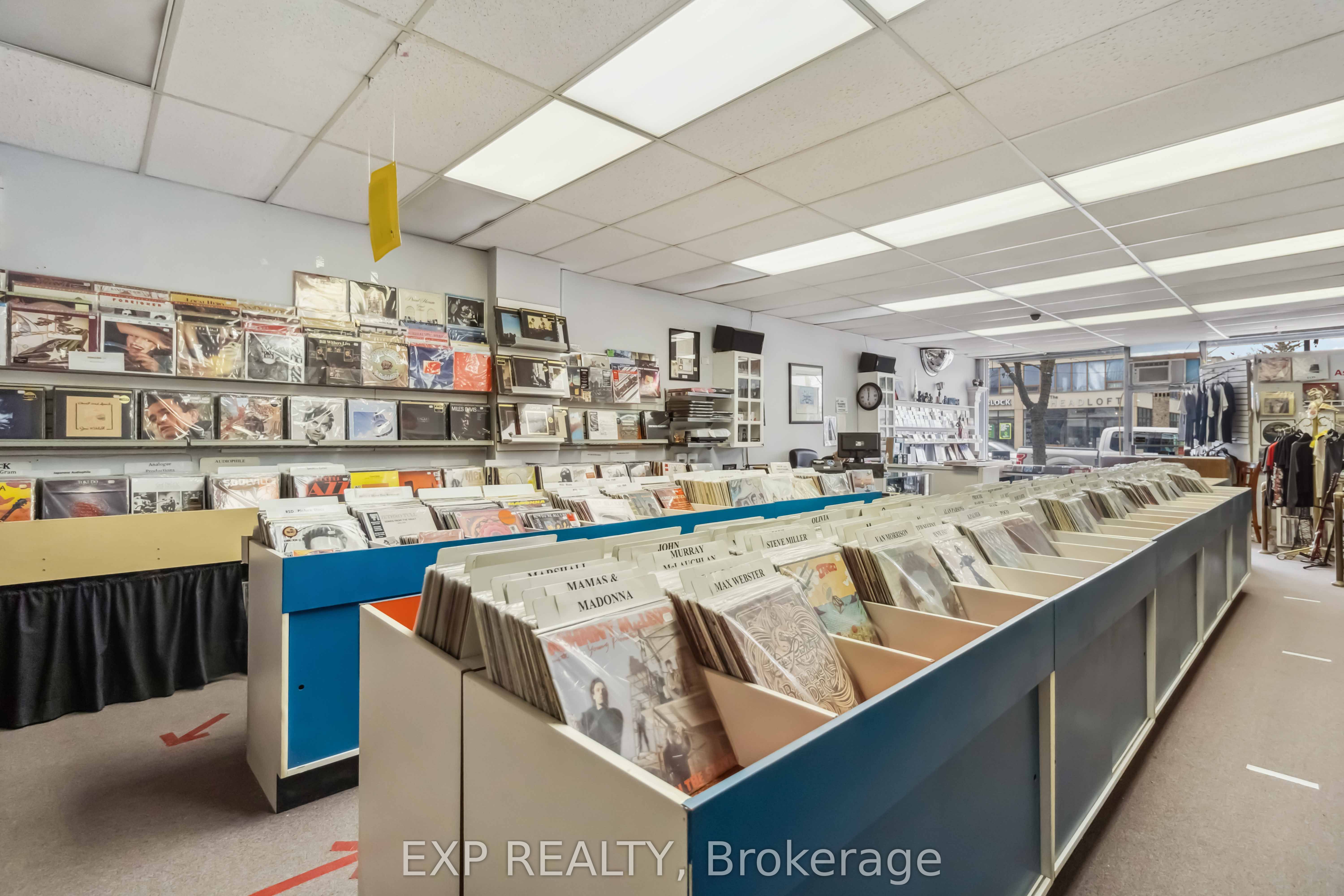 #main - 257 Lakeshore Road Property Photo 15