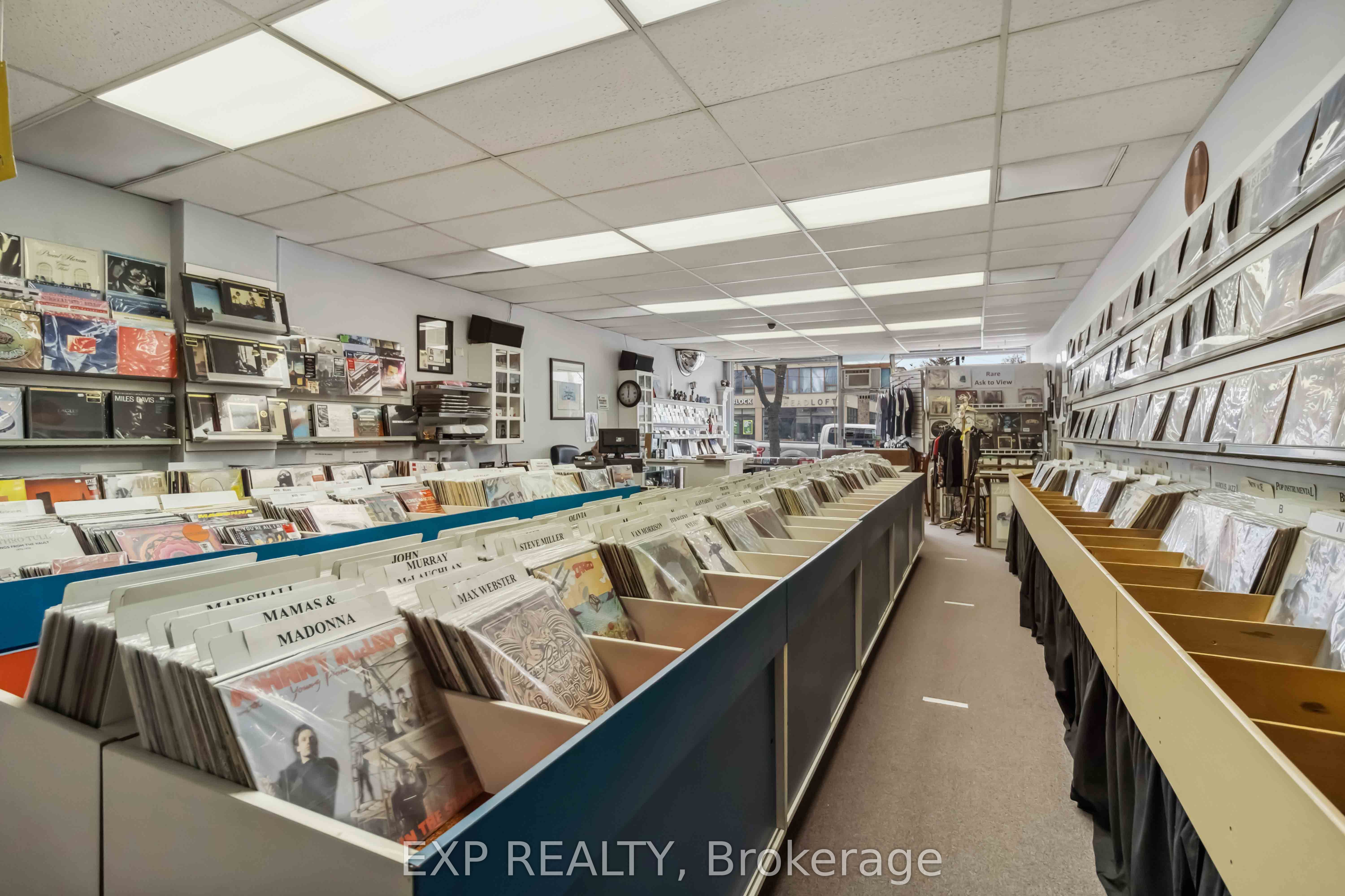 #main - 257 Lakeshore Road Property Photo 16