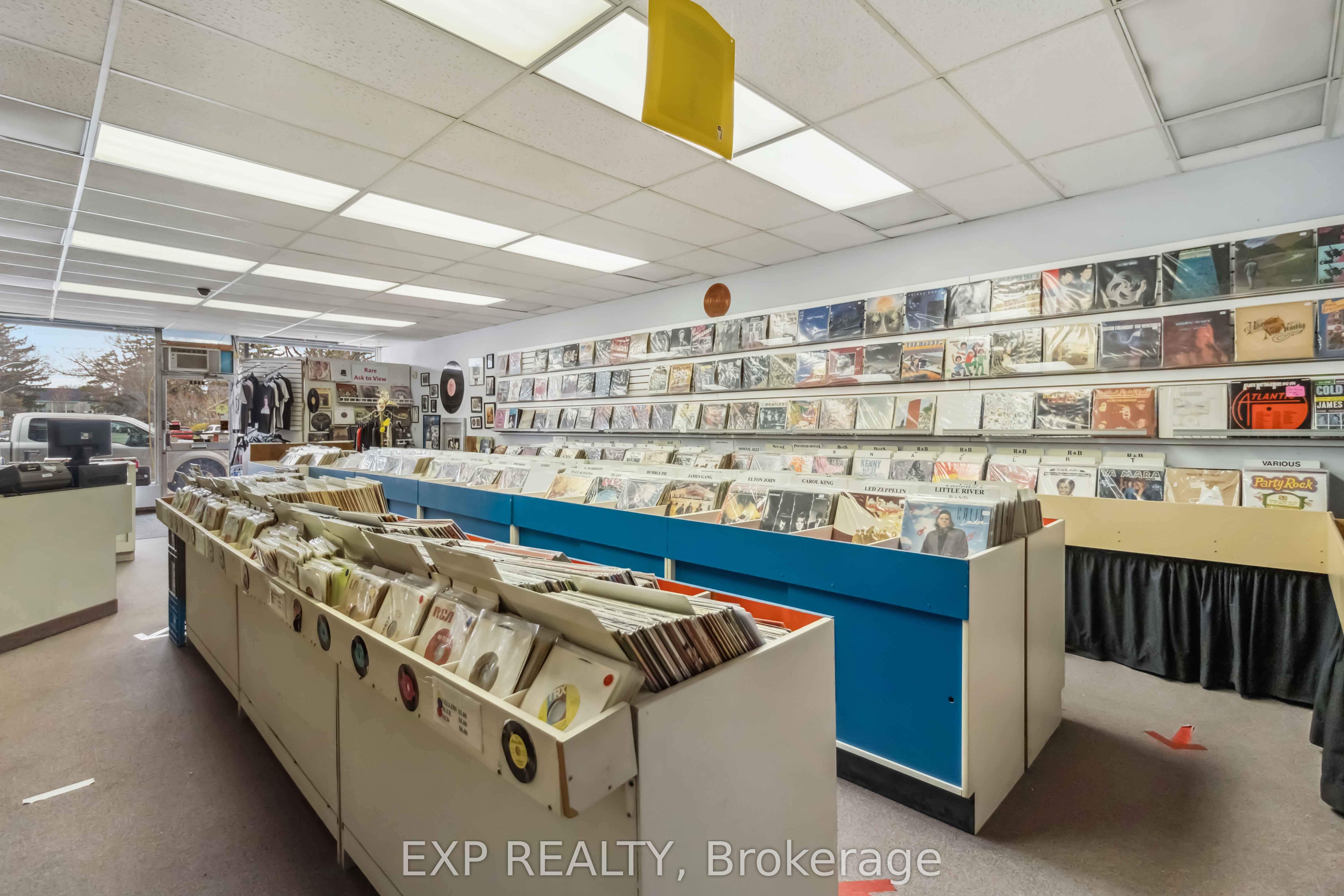 #main - 257 Lakeshore Road Property Photo 17