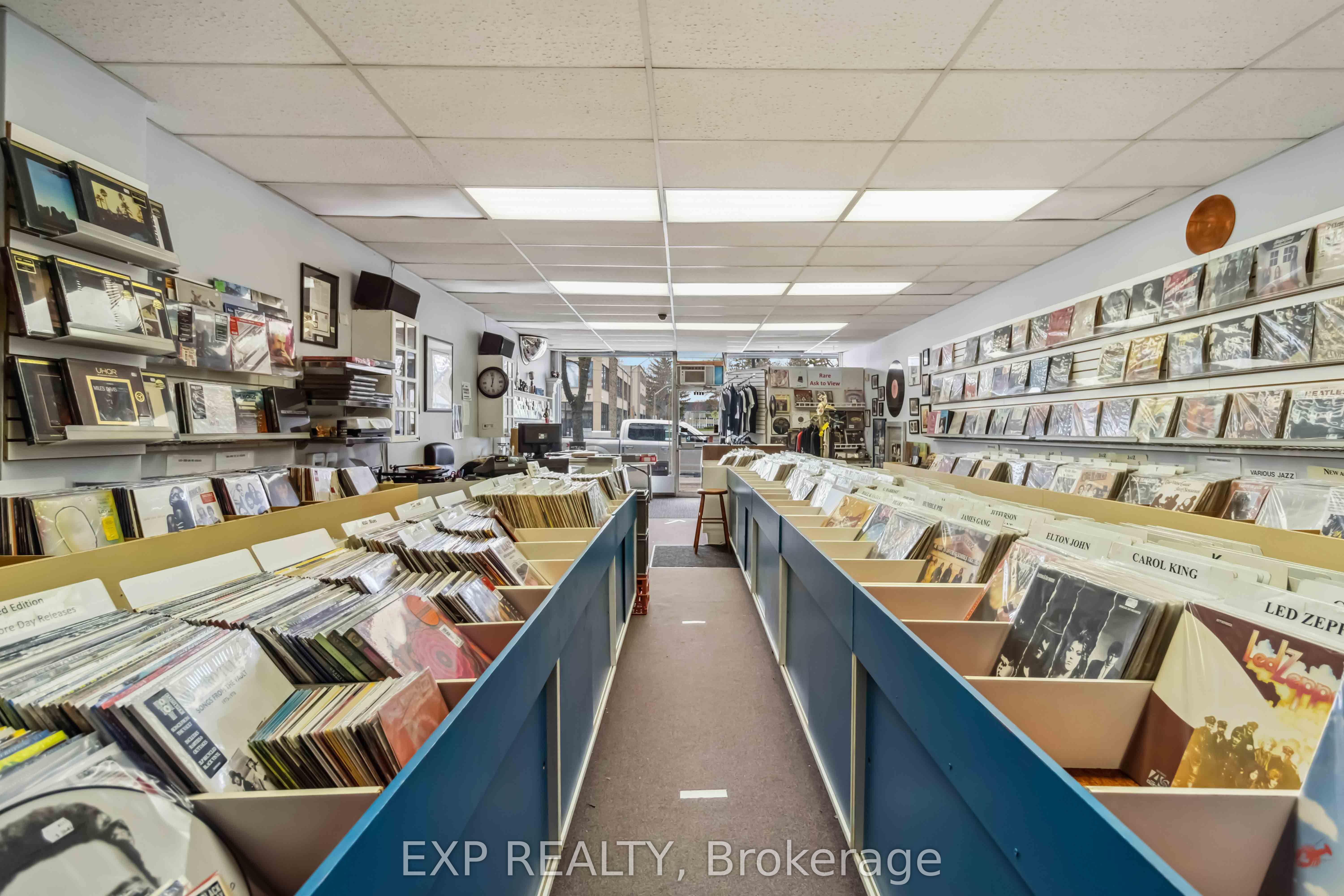 #main - 257 Lakeshore Road Property Photo 18