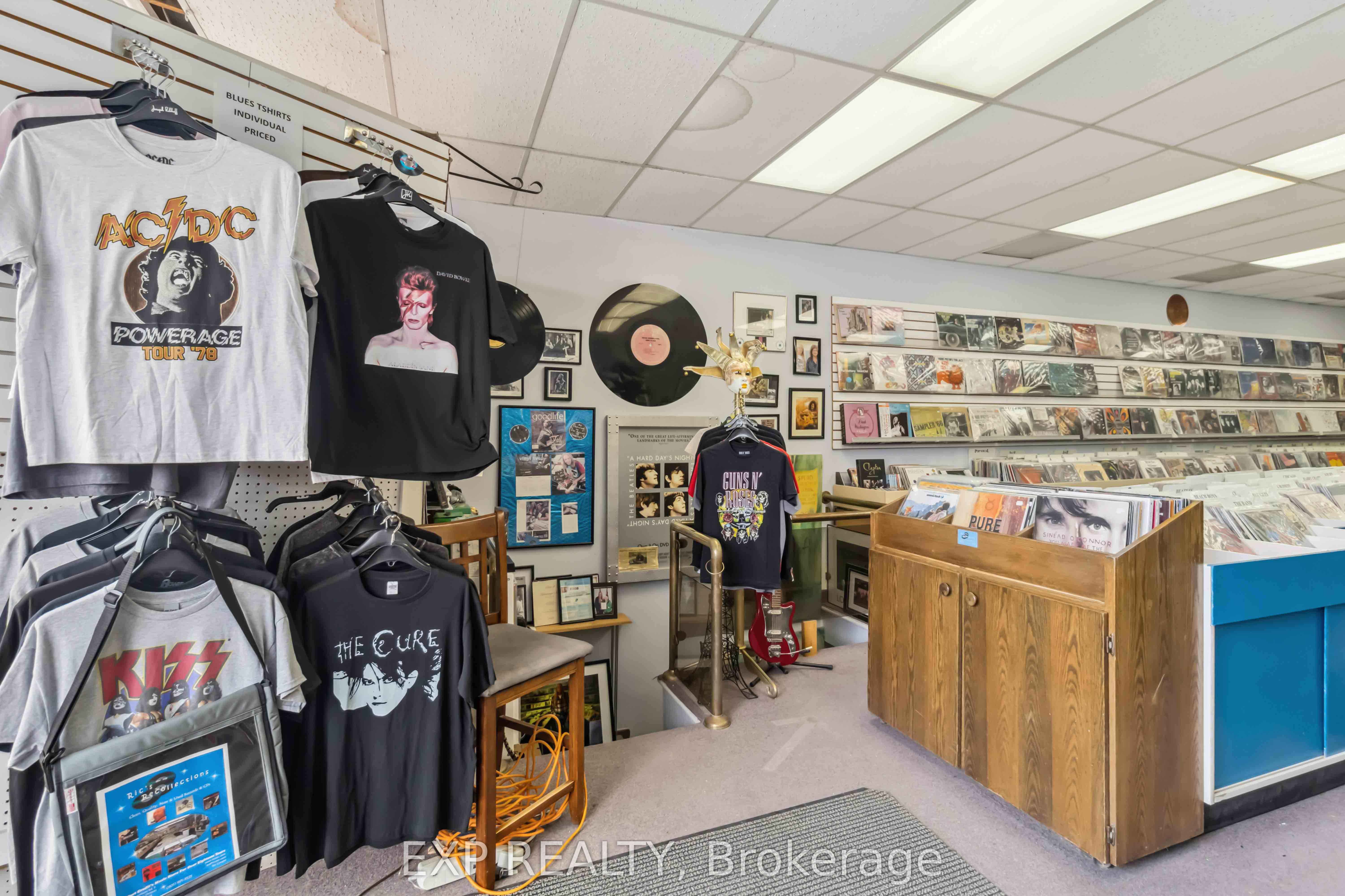 #main - 257 Lakeshore Road Property Photo 21