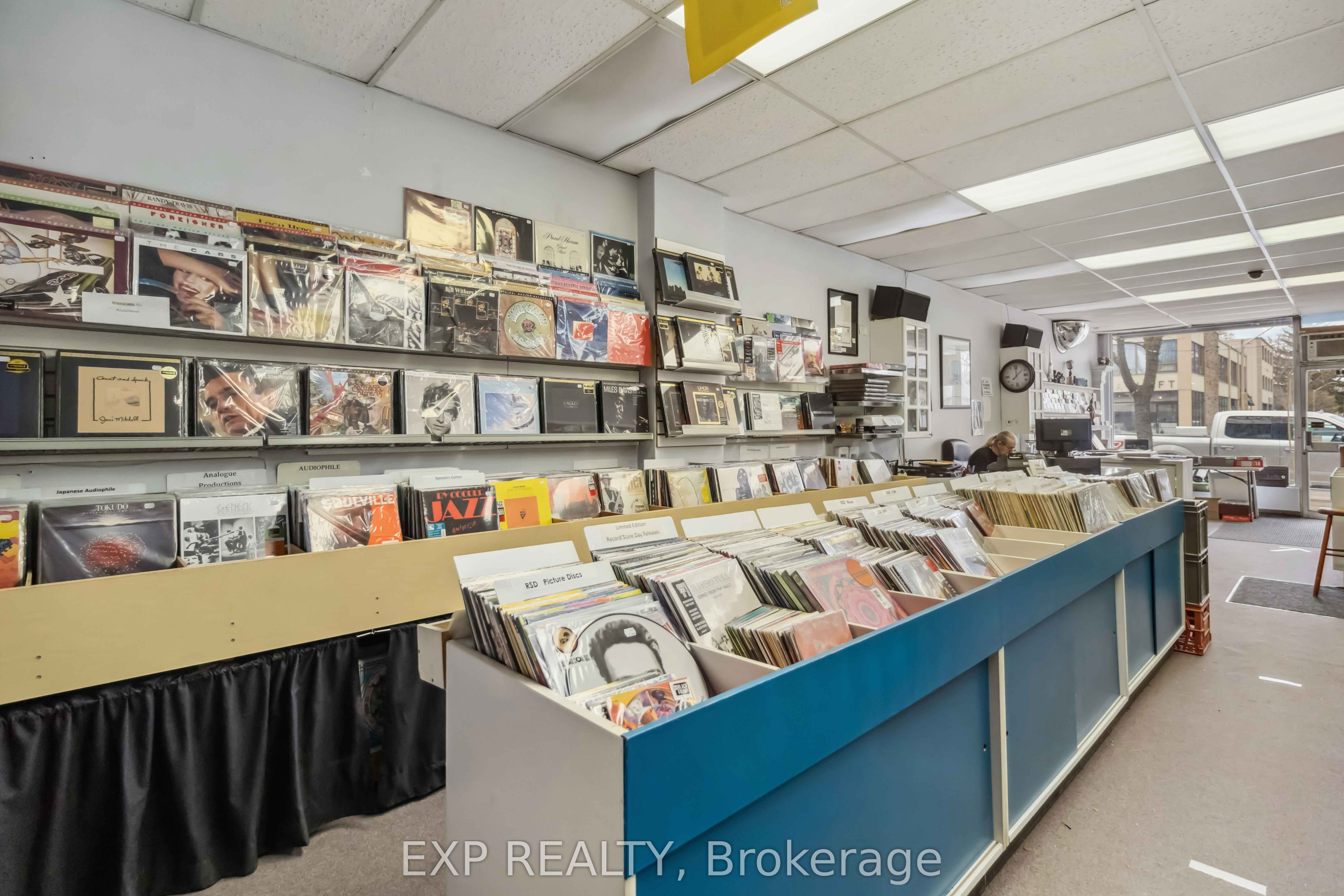 #main - 257 Lakeshore Road Property Photo 22