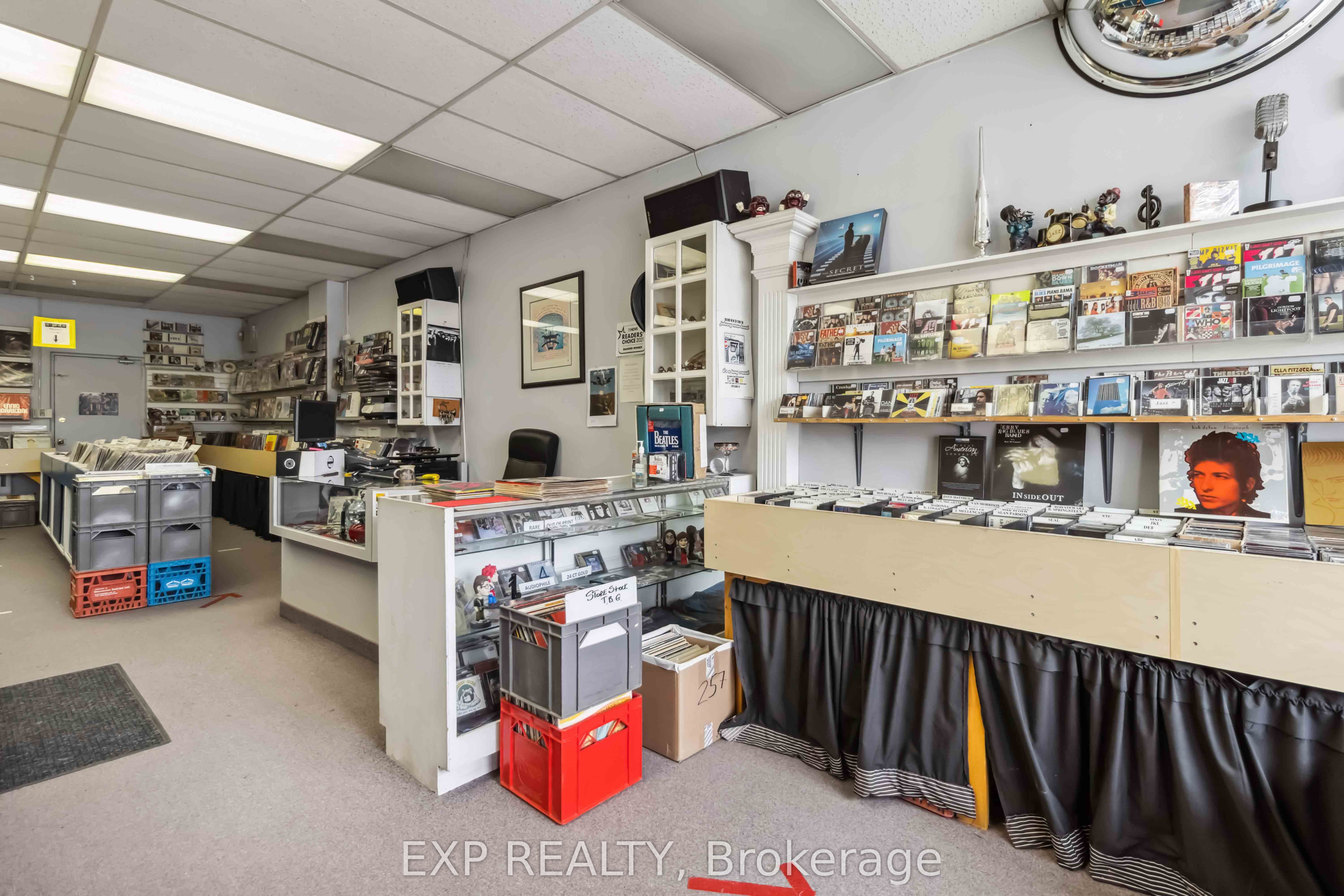 #main - 257 Lakeshore Road Property Photo 27