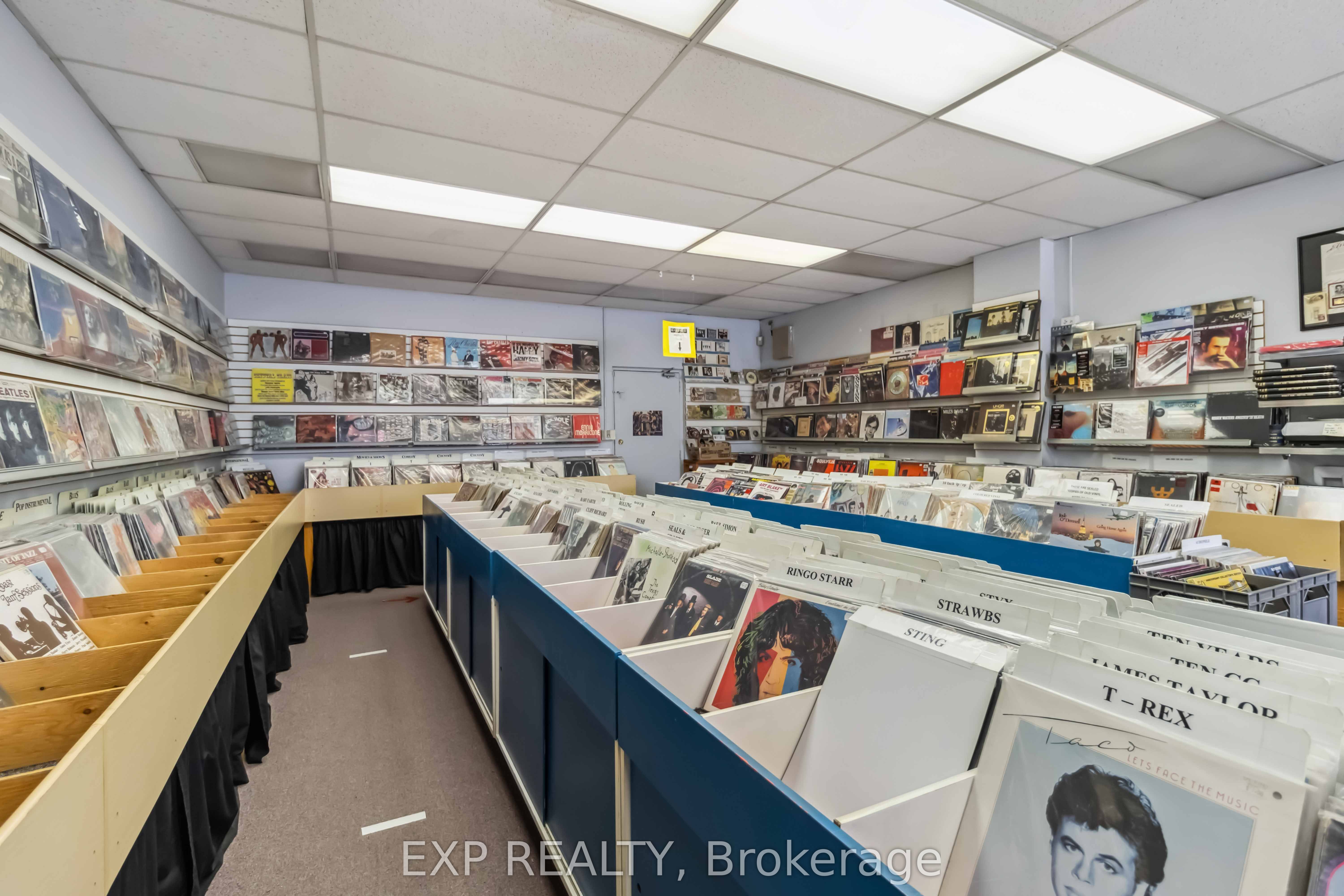 #main - 257 Lakeshore Road Property Photo 28