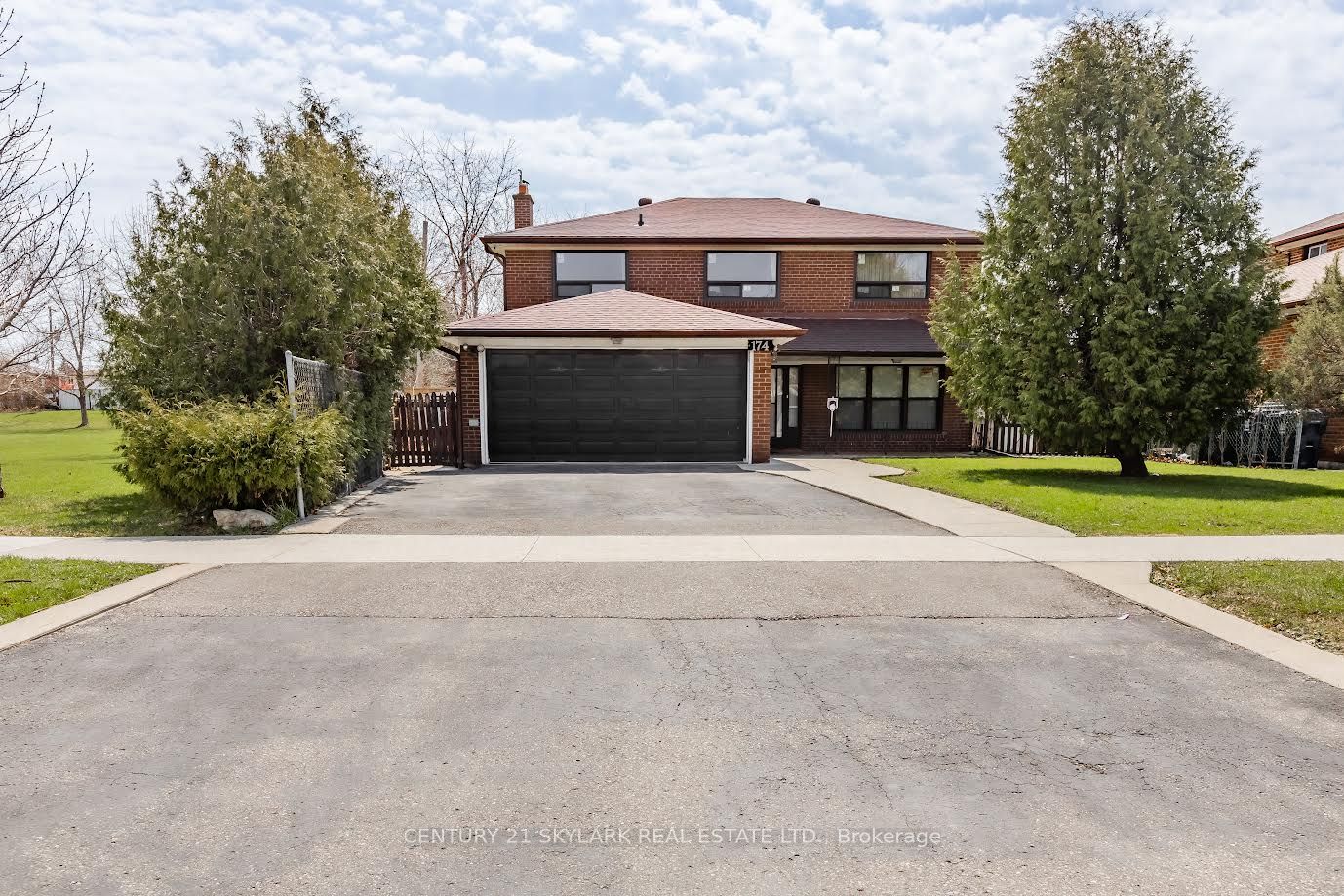 174 Silverstone Drive Property Photo 1