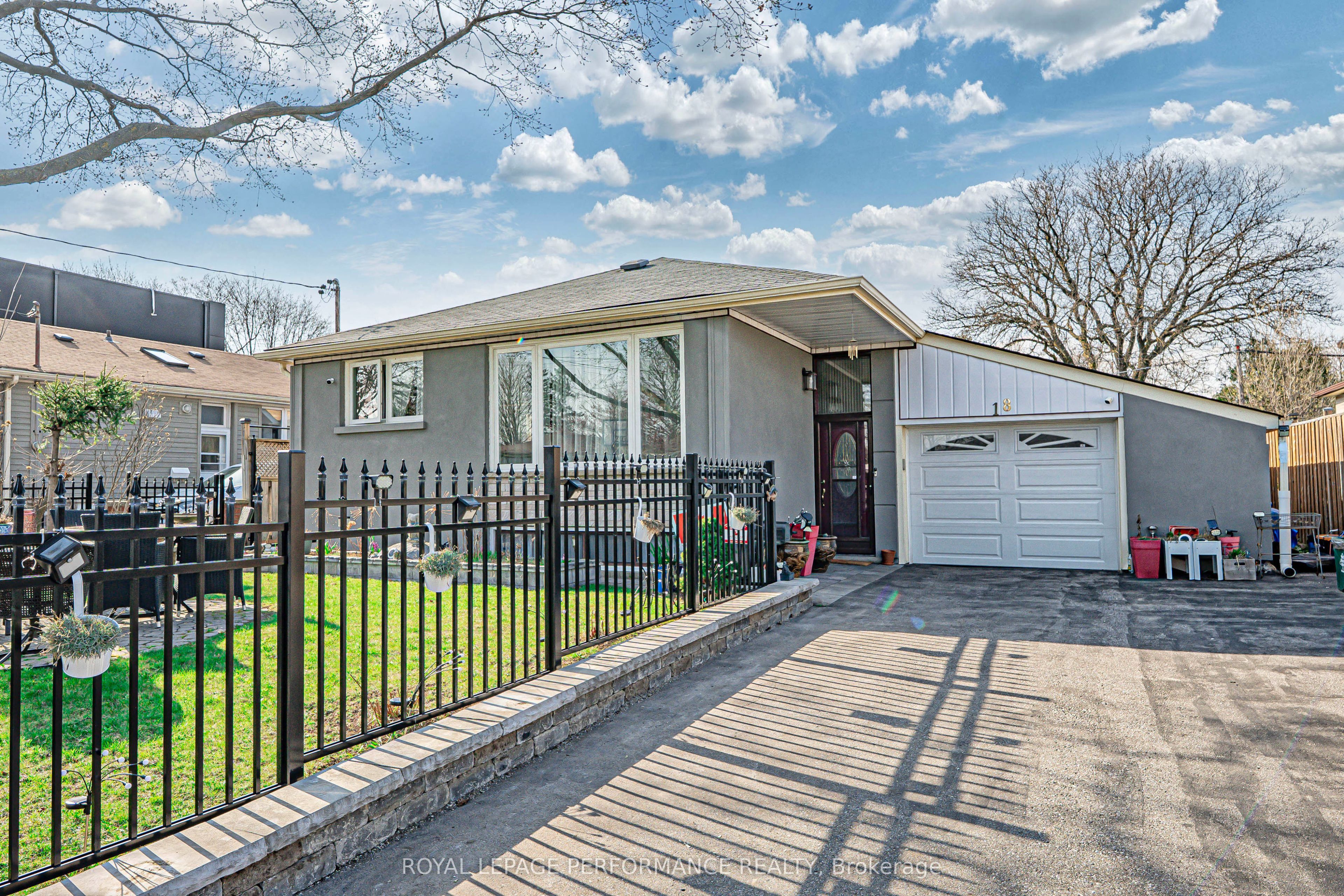 18 Courtwright Road Property Photo 1