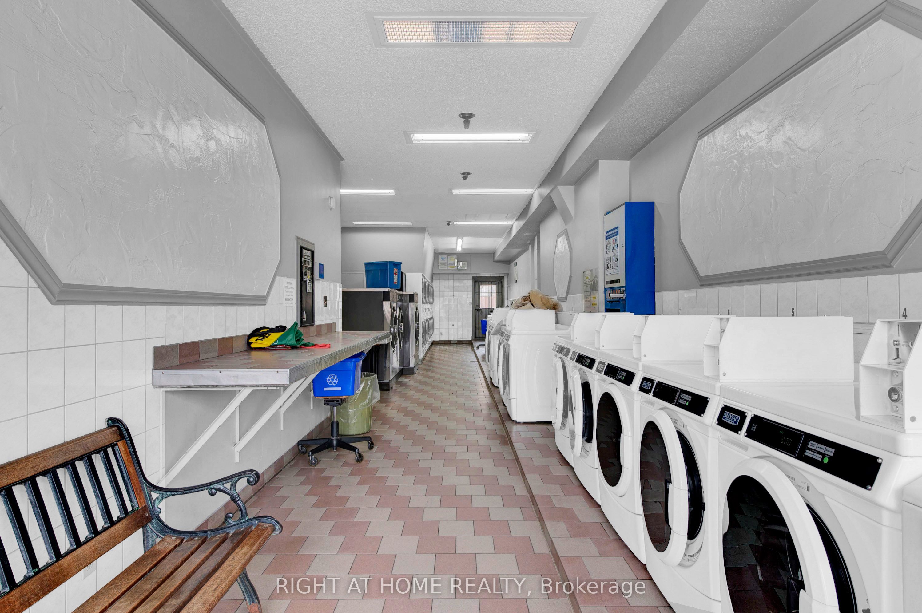 2025 Dufferin Street Property Photo 4