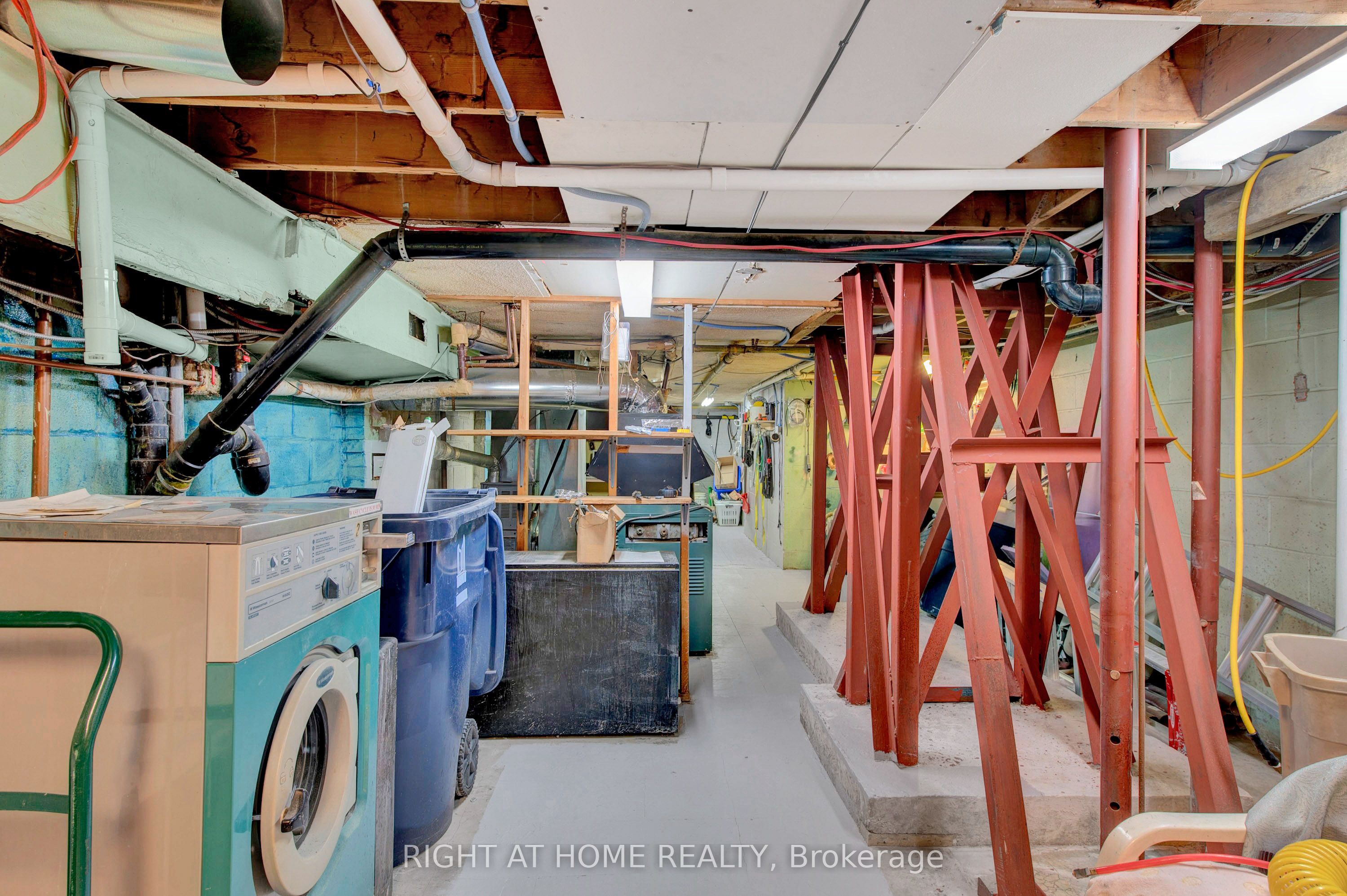 2025 Dufferin Street Property Photo 9