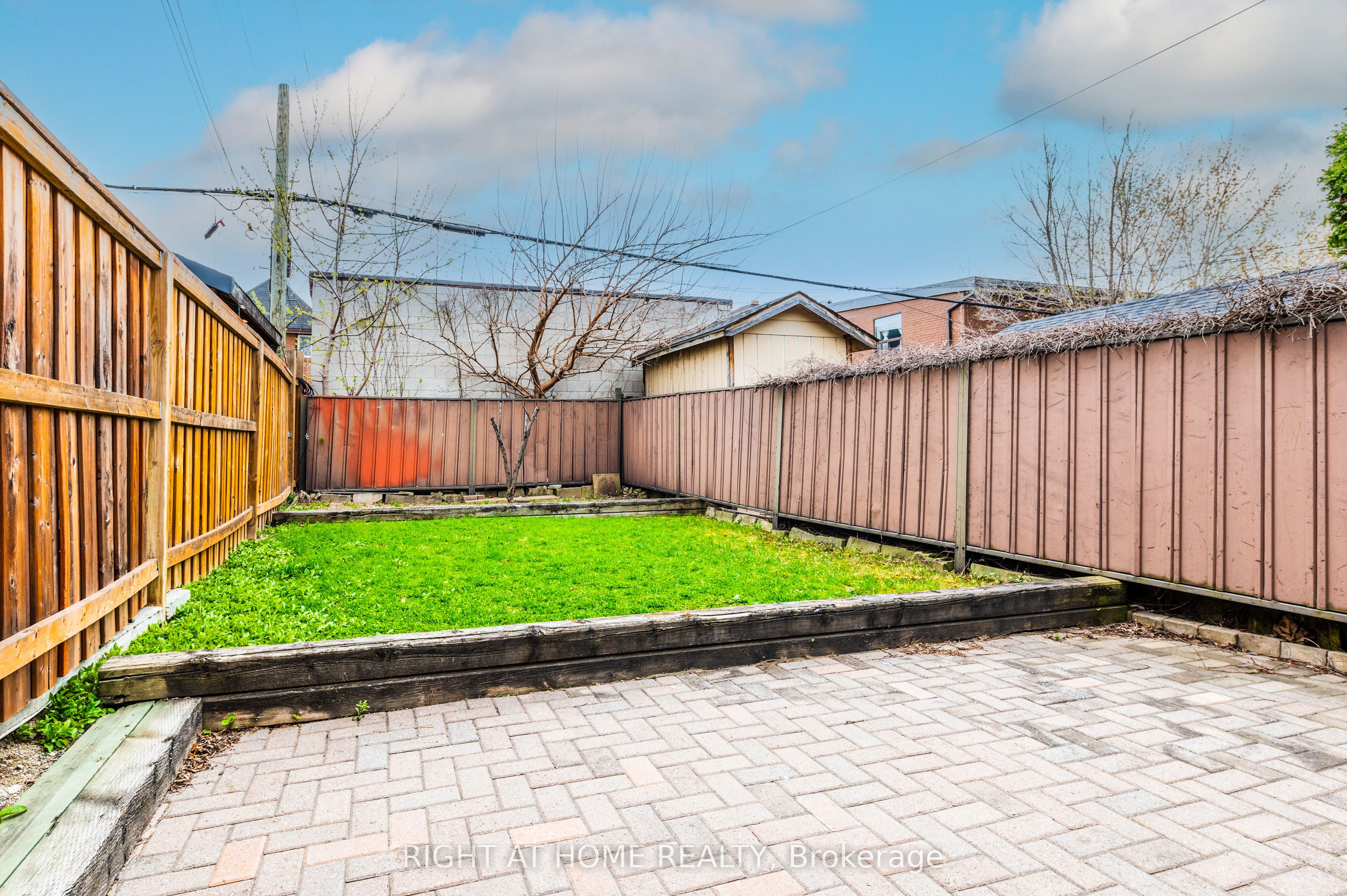 2025 Dufferin Street Property Photo 12