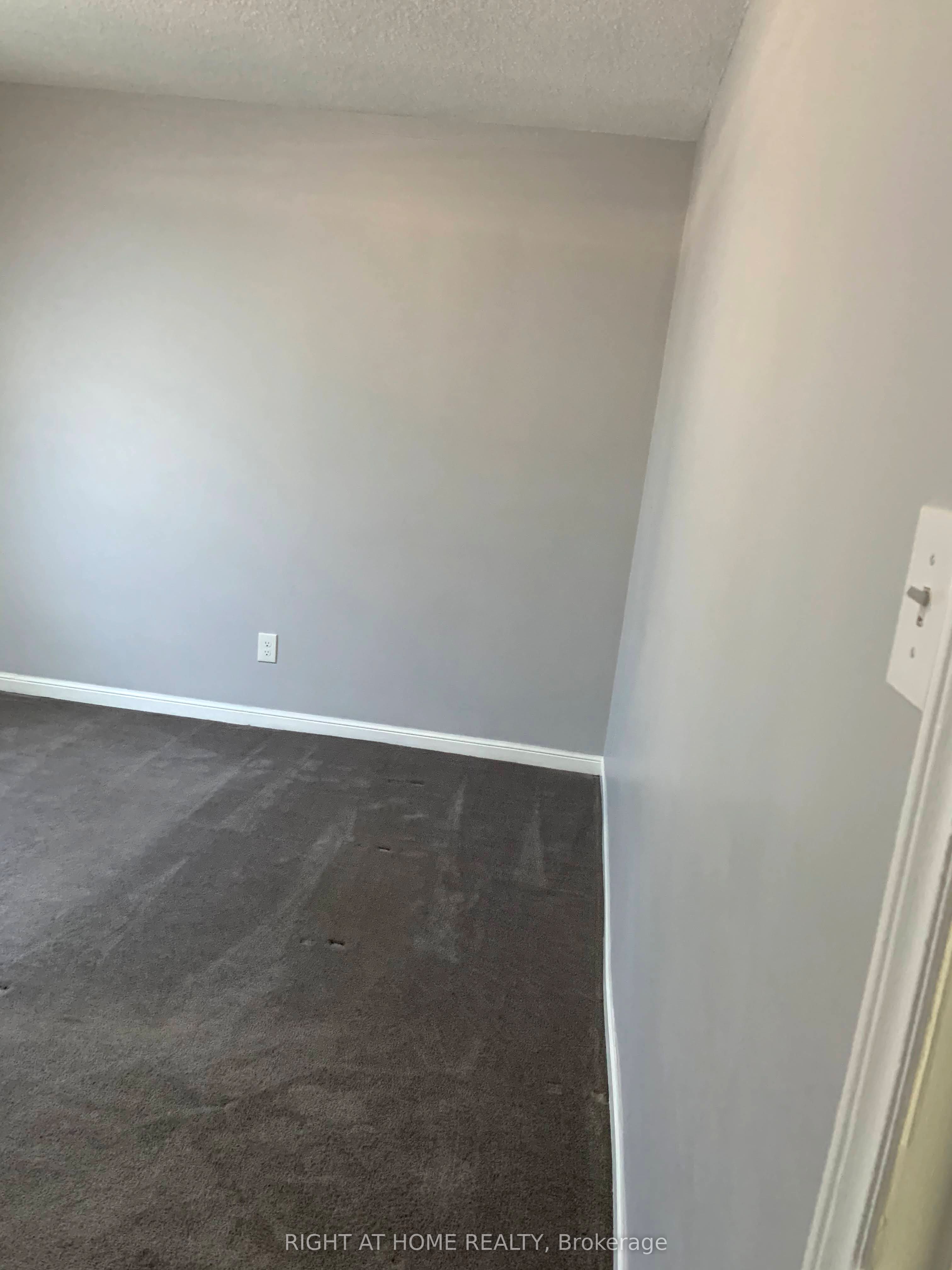 2025 Dufferin Street Property Photo 17
