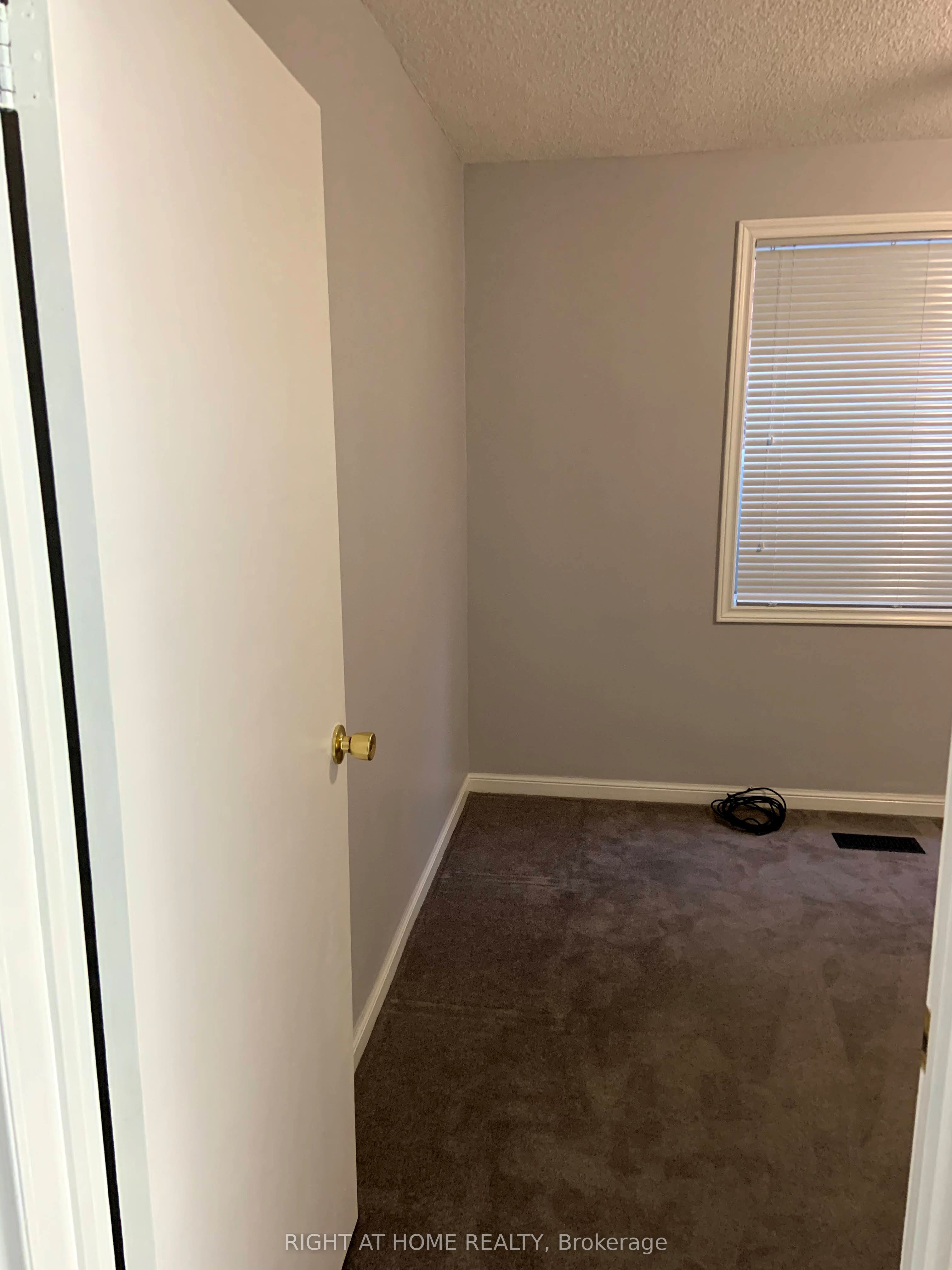 2025 Dufferin Street Property Photo 18