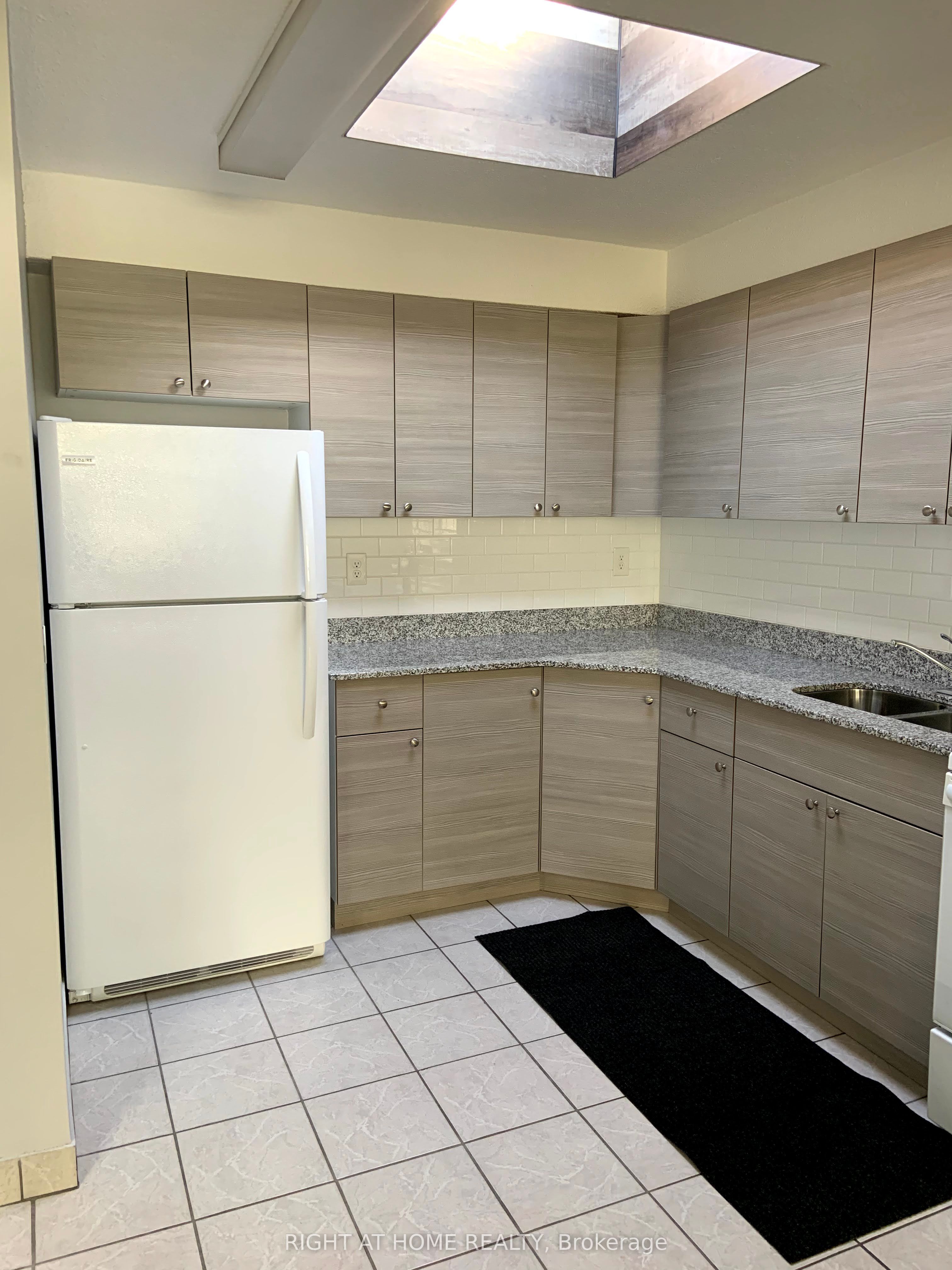 2025 Dufferin Street Property Photo 22