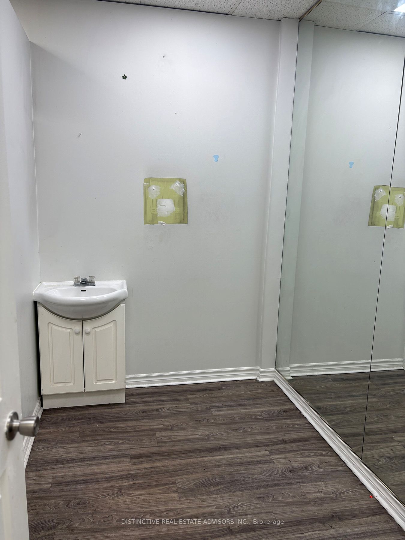 65 Dundas St W Property Photo 8