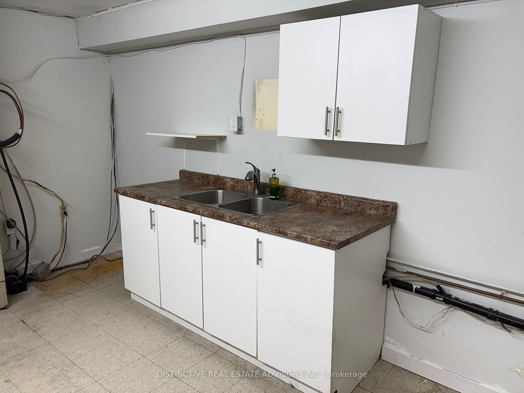 65 Dundas St W Property Photo 12