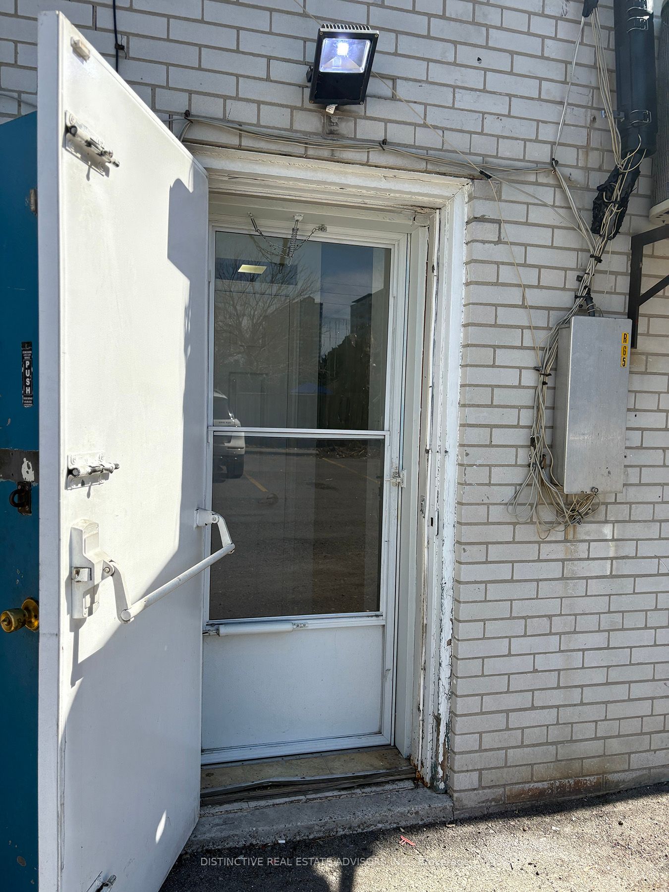 65 Dundas St W Property Photo 13