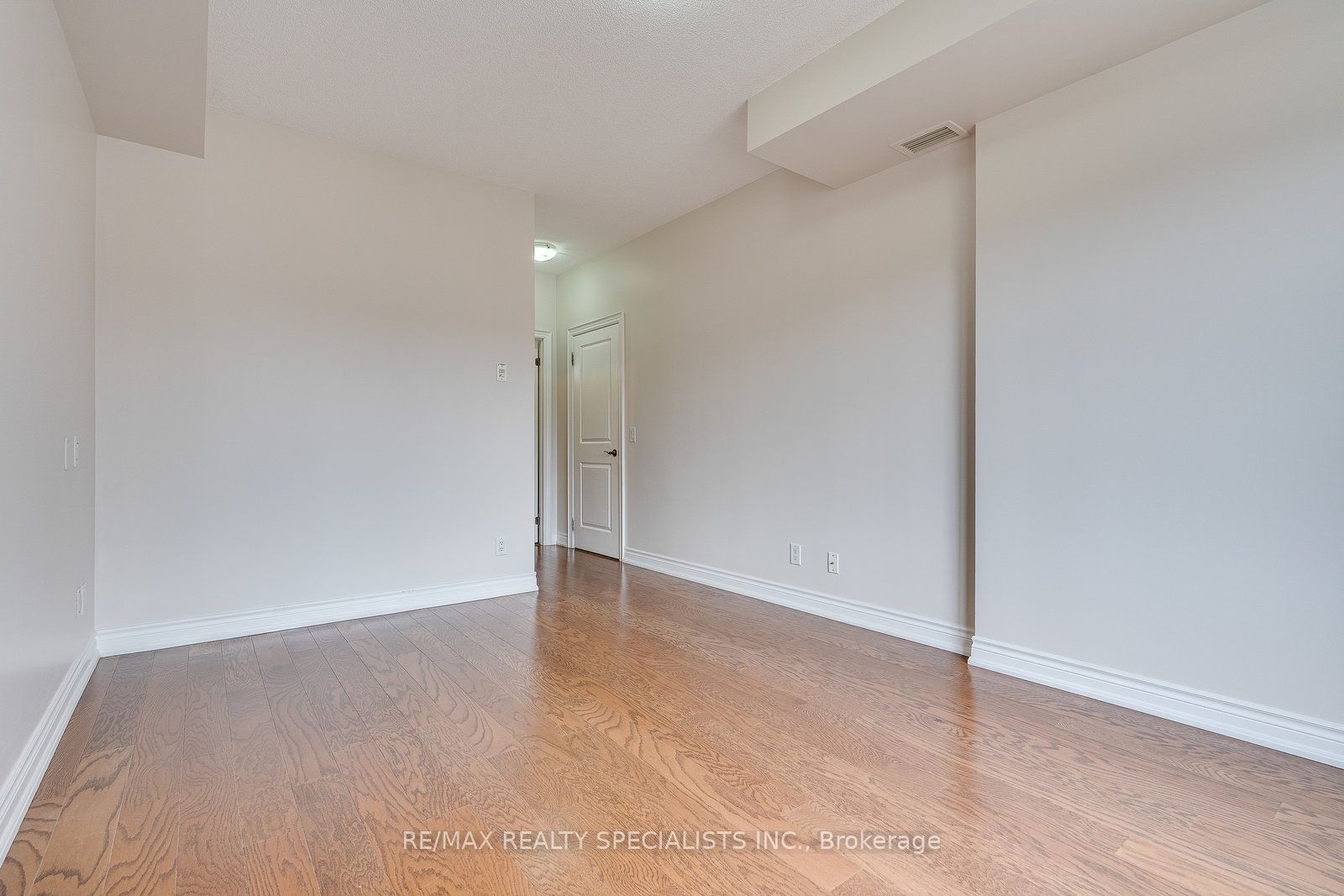 60 Ann Street 401 Property Photo 21