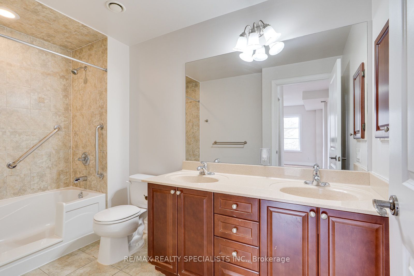 60 Ann Street 401 Property Photo 23