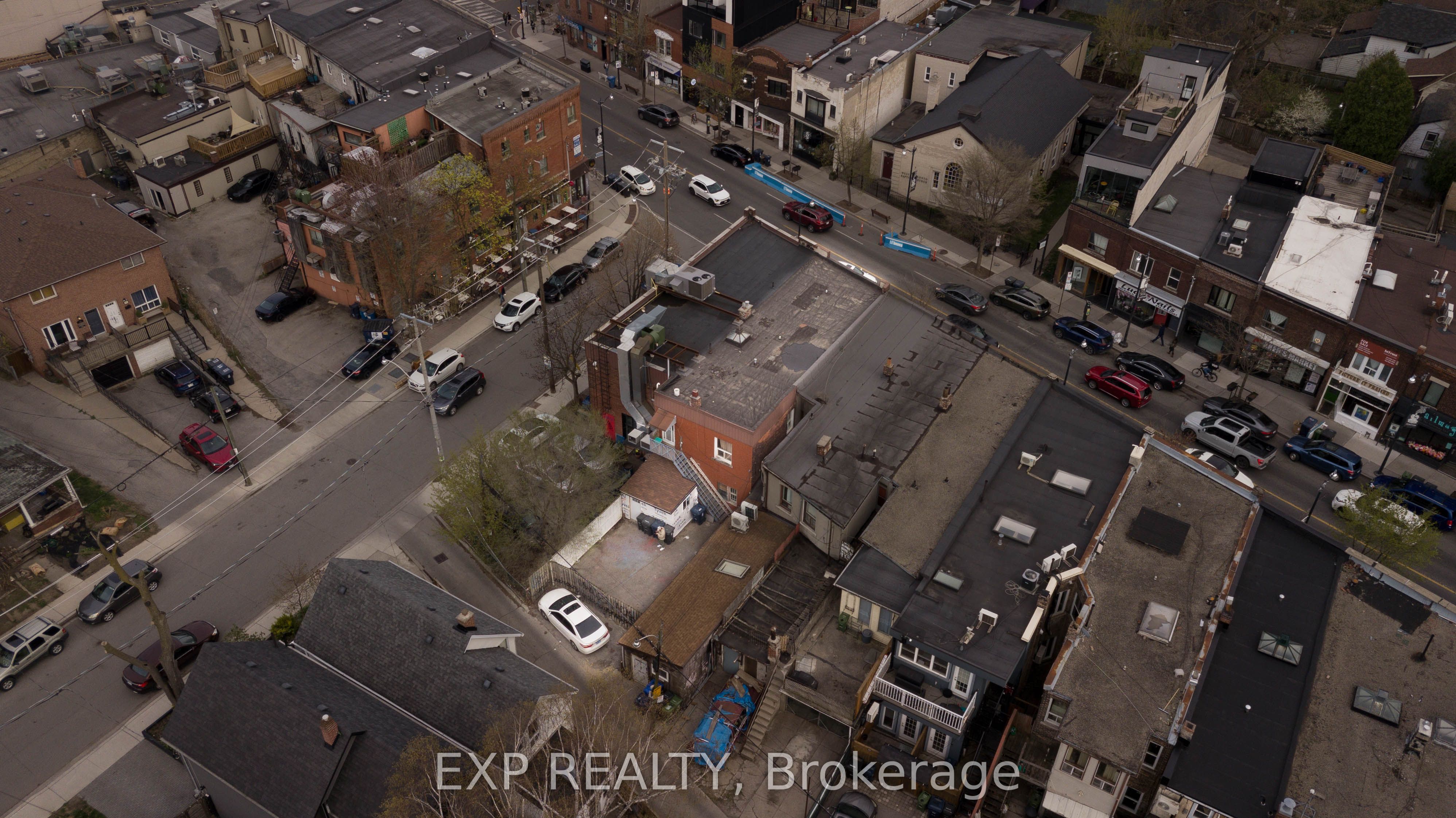 3052 Dundas Street Property Photo 5