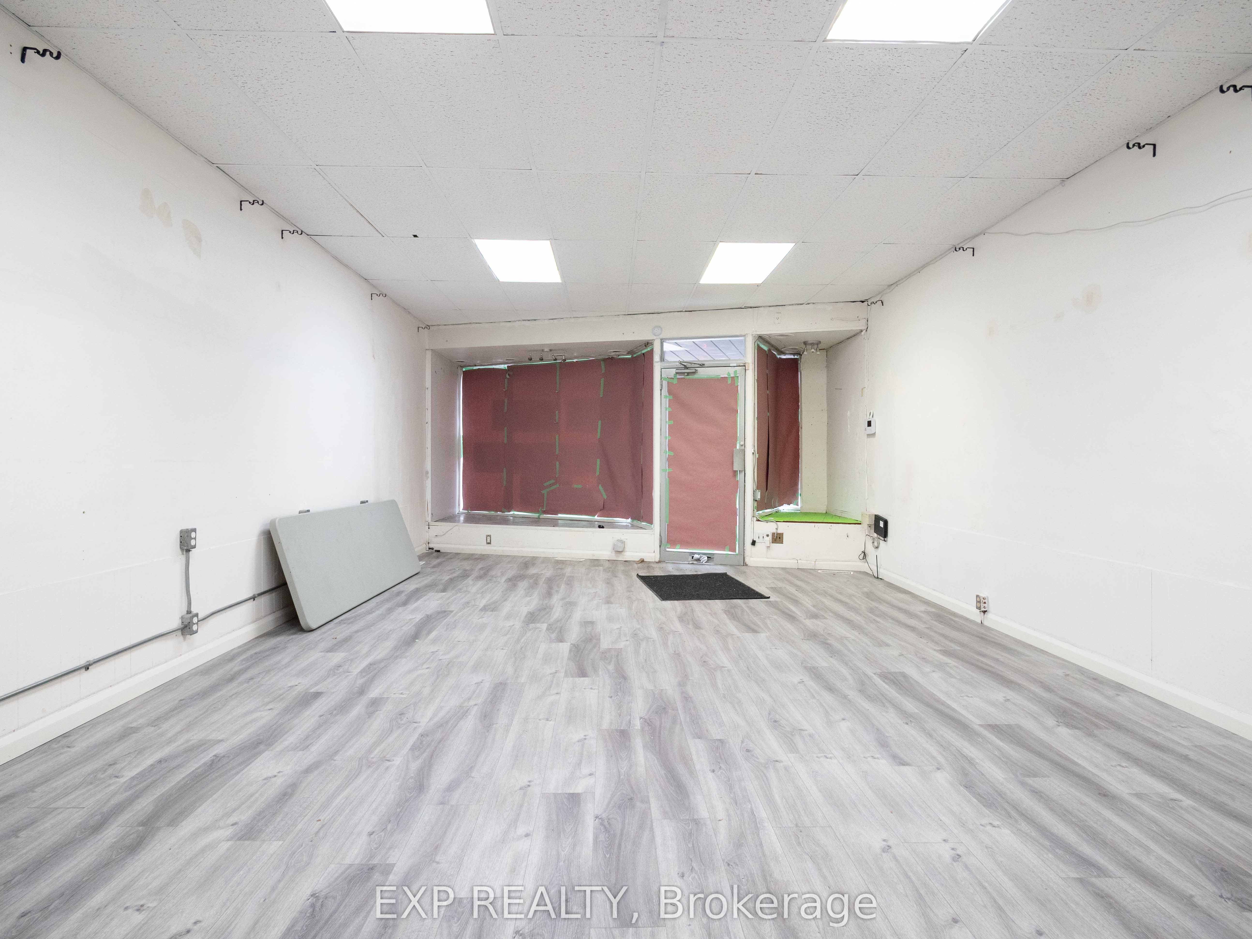 3052 Dundas Street Property Photo 9