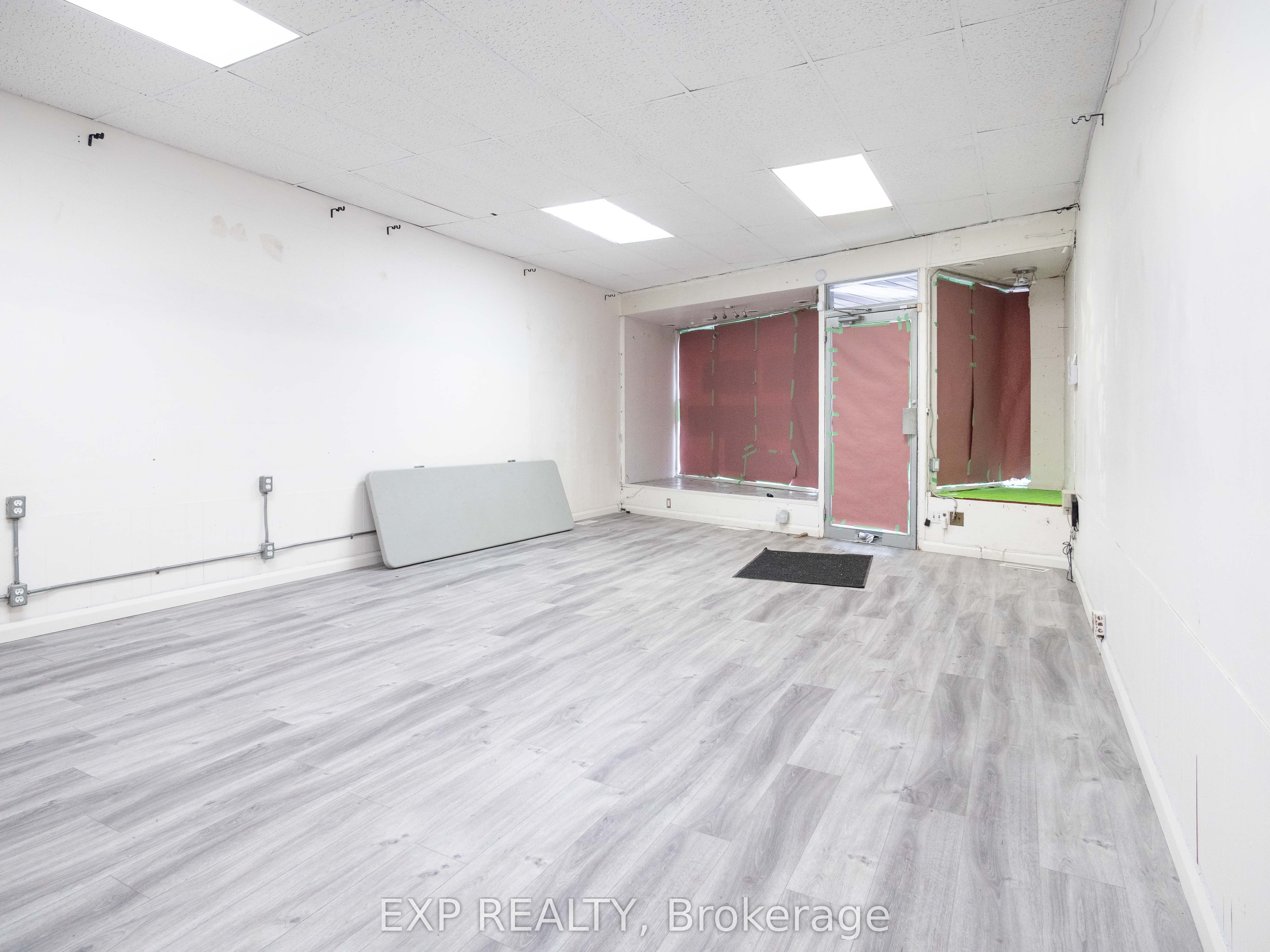 3052 Dundas Street Property Photo 10
