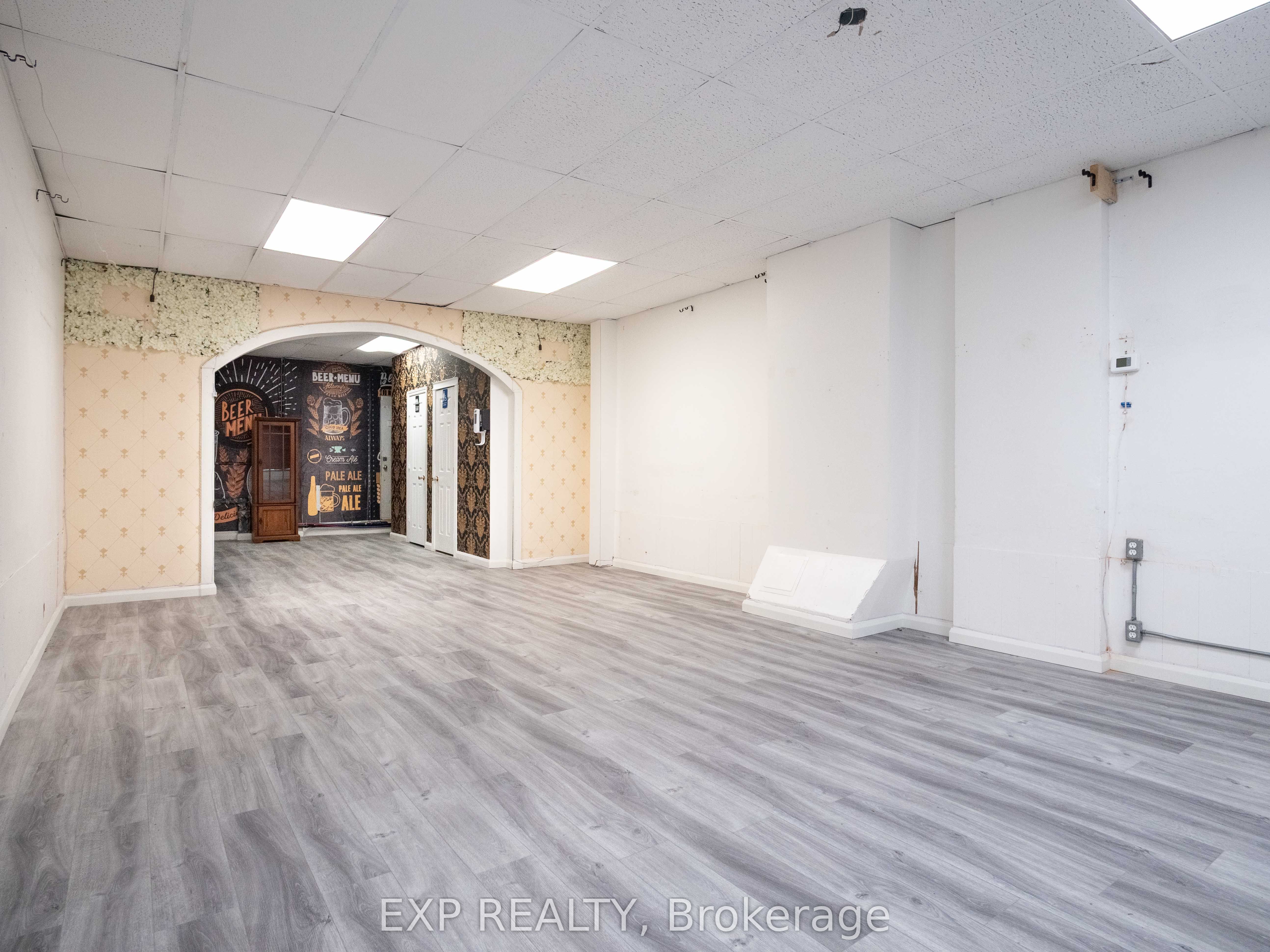 3052 Dundas Street Property Photo 14