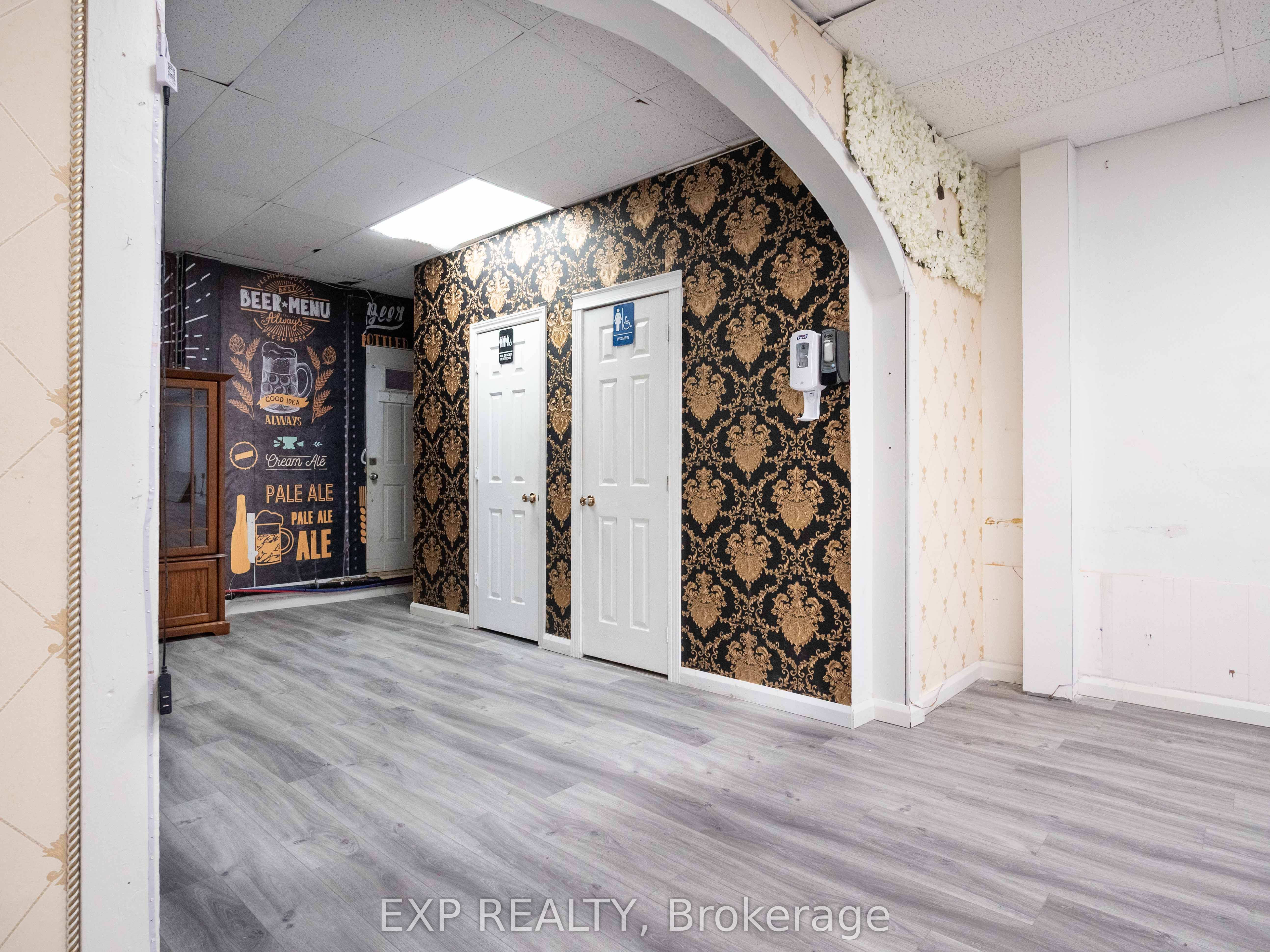 3052 Dundas Street Property Photo 17