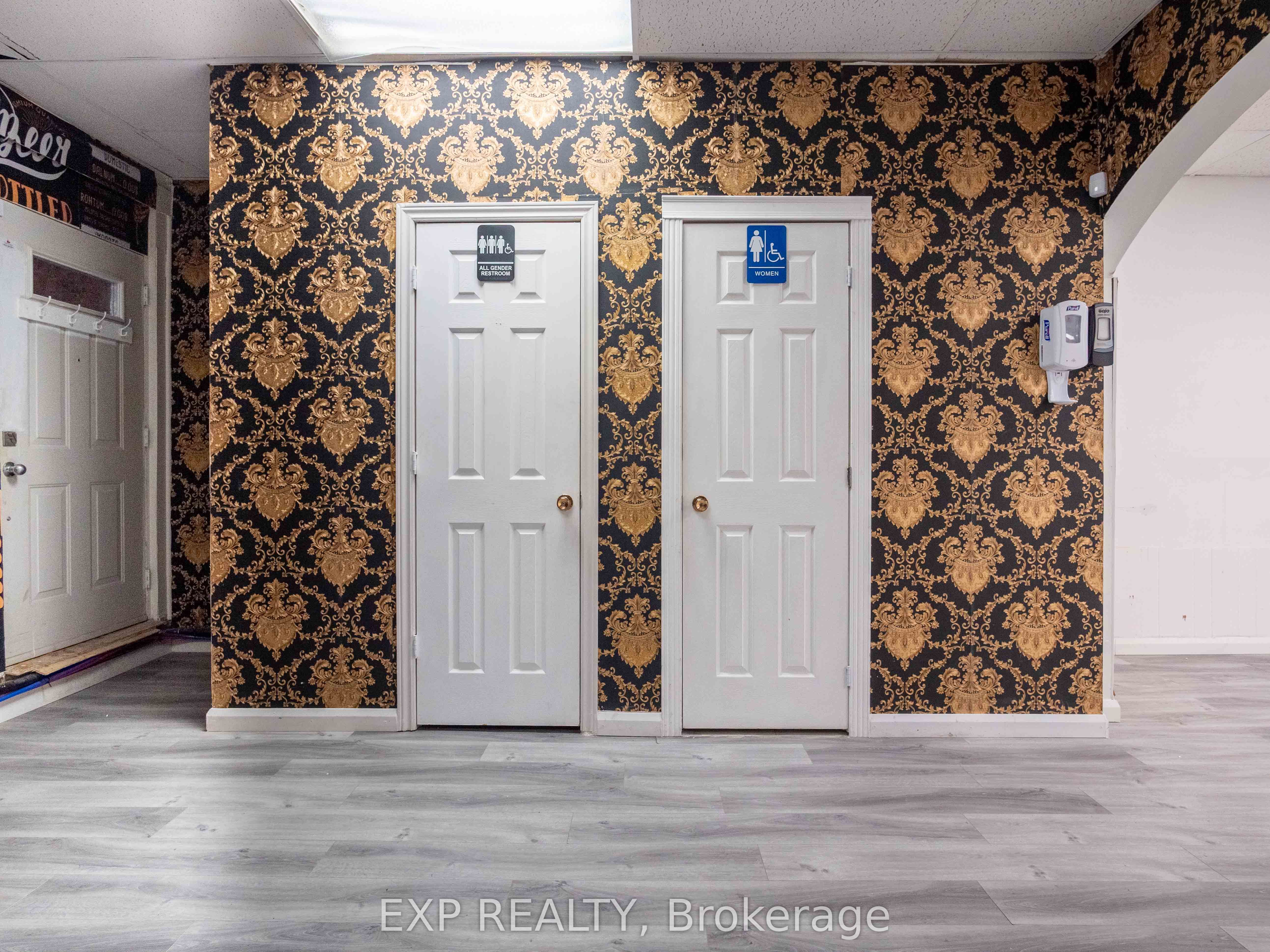 3052 Dundas Street Property Photo 19
