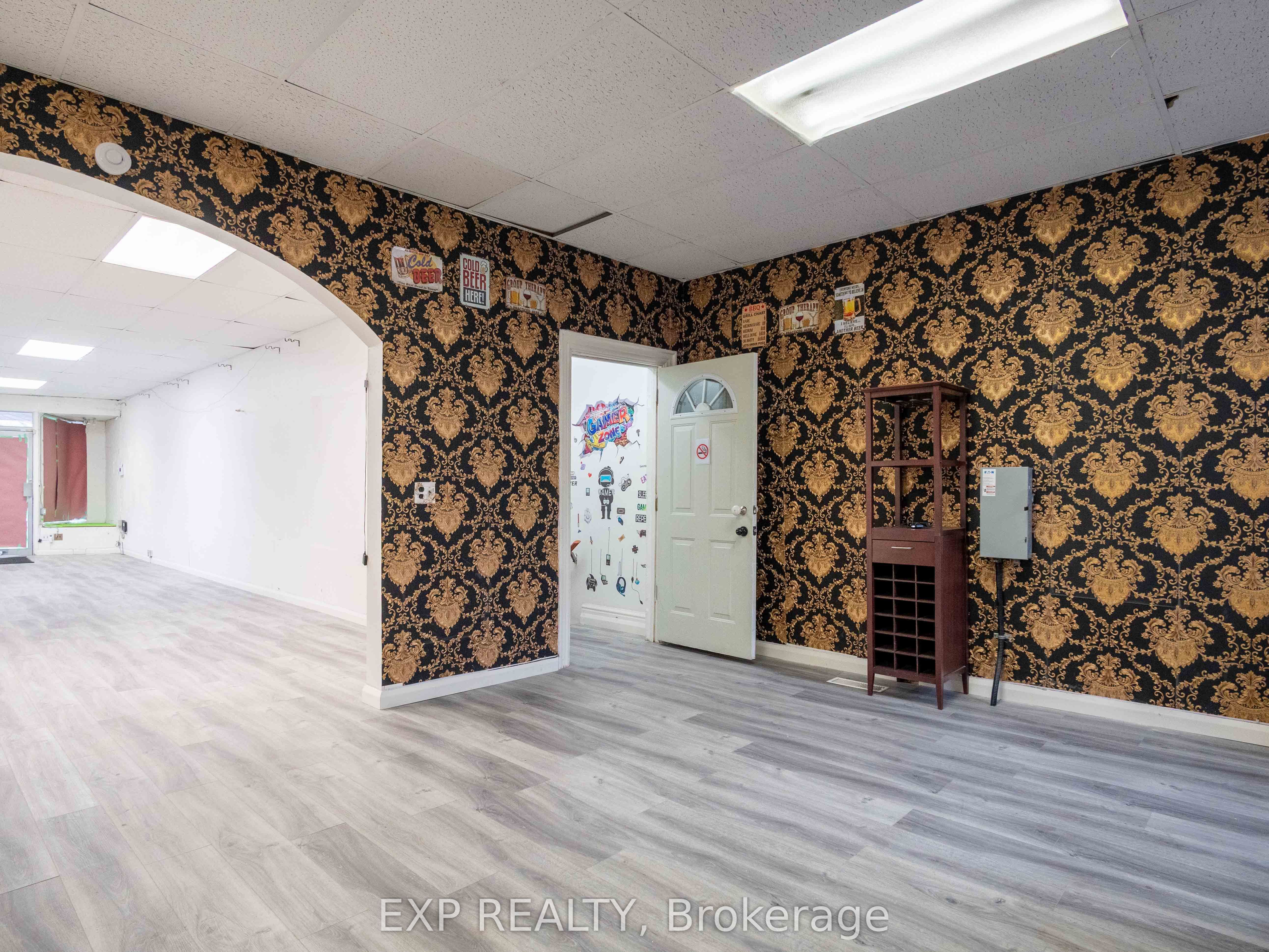 3052 Dundas Street Property Photo 20
