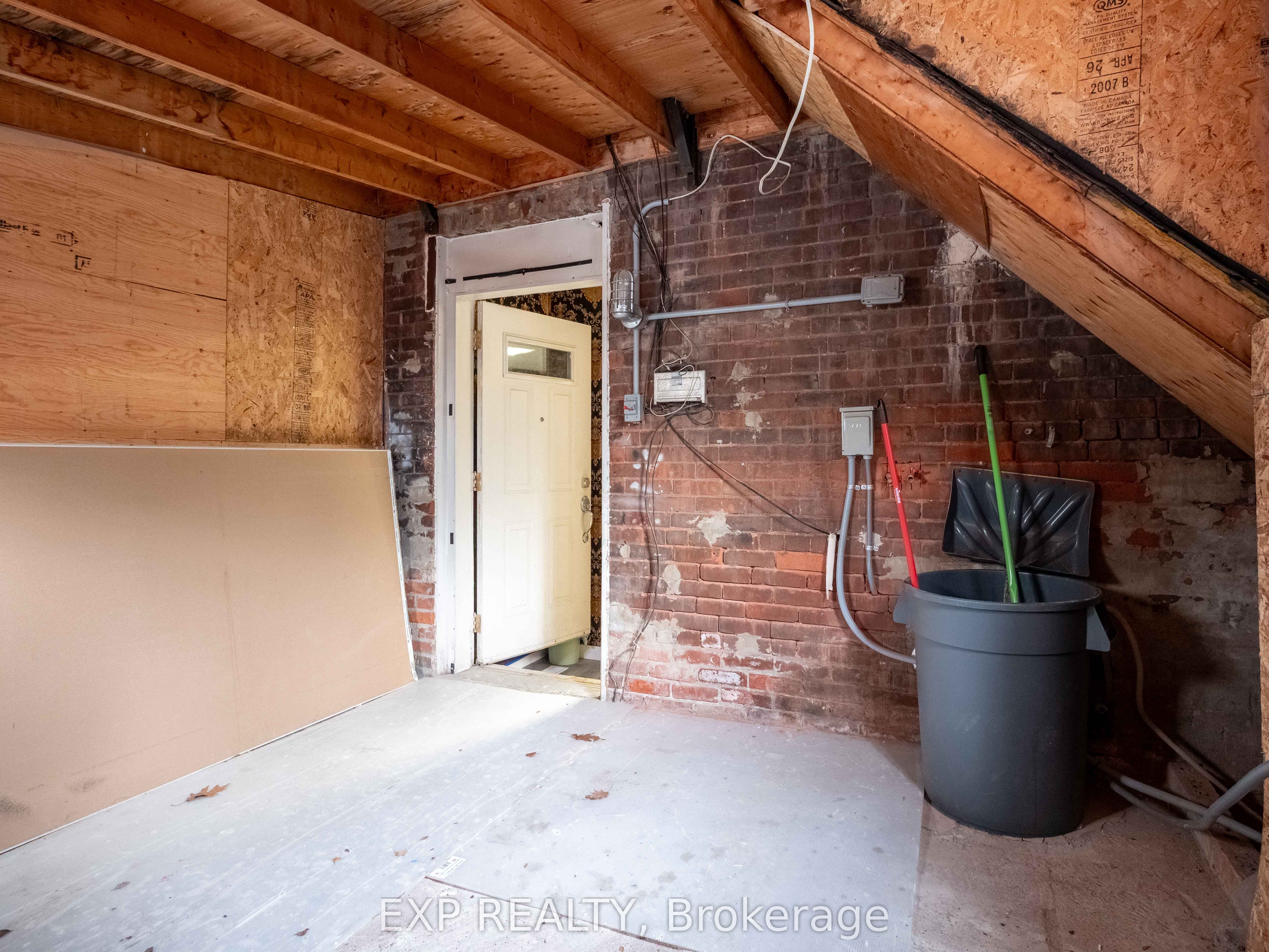 3052 Dundas Street Property Photo 26