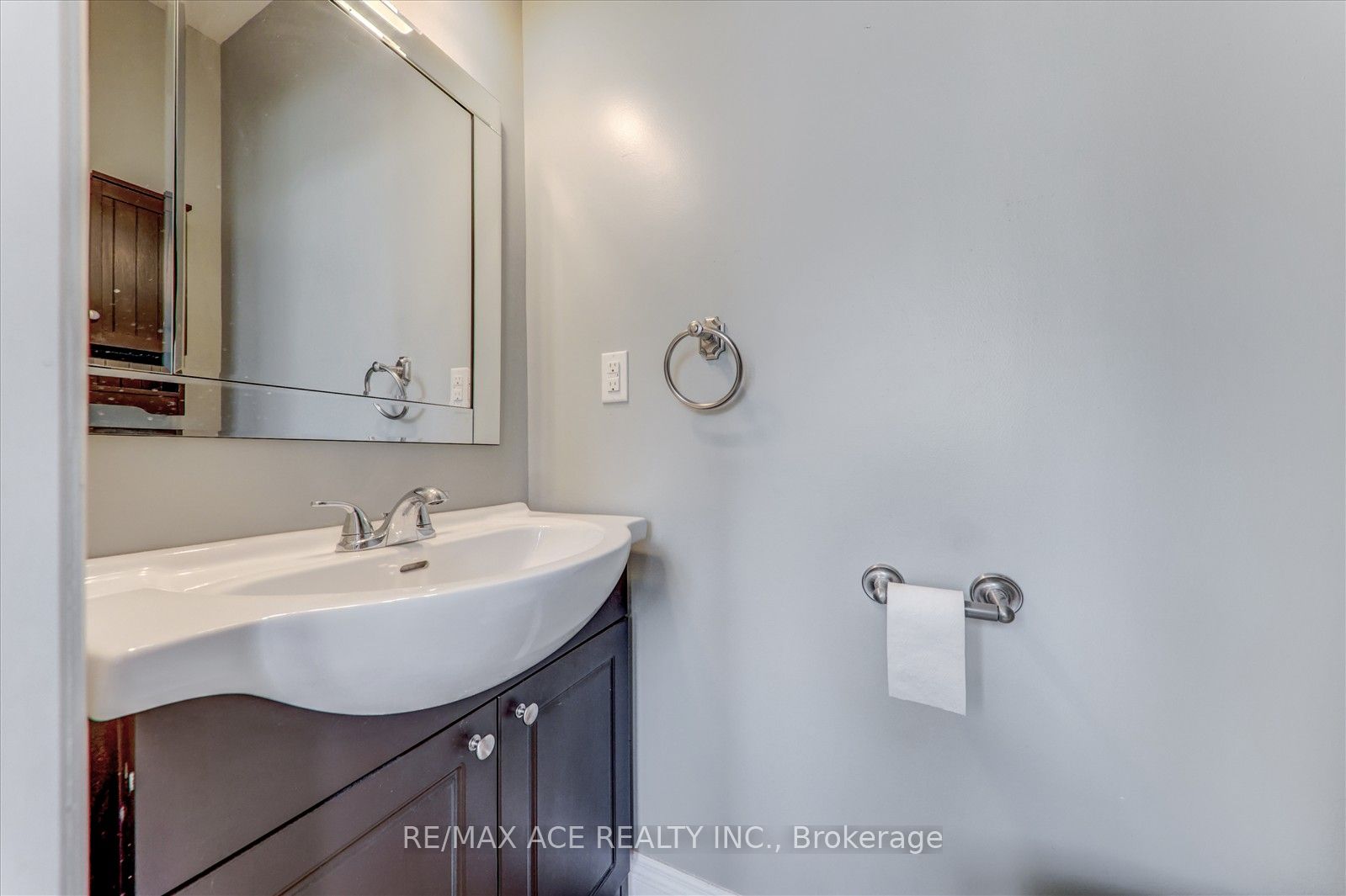 2128 Blackforest Crescent Property Photo 15