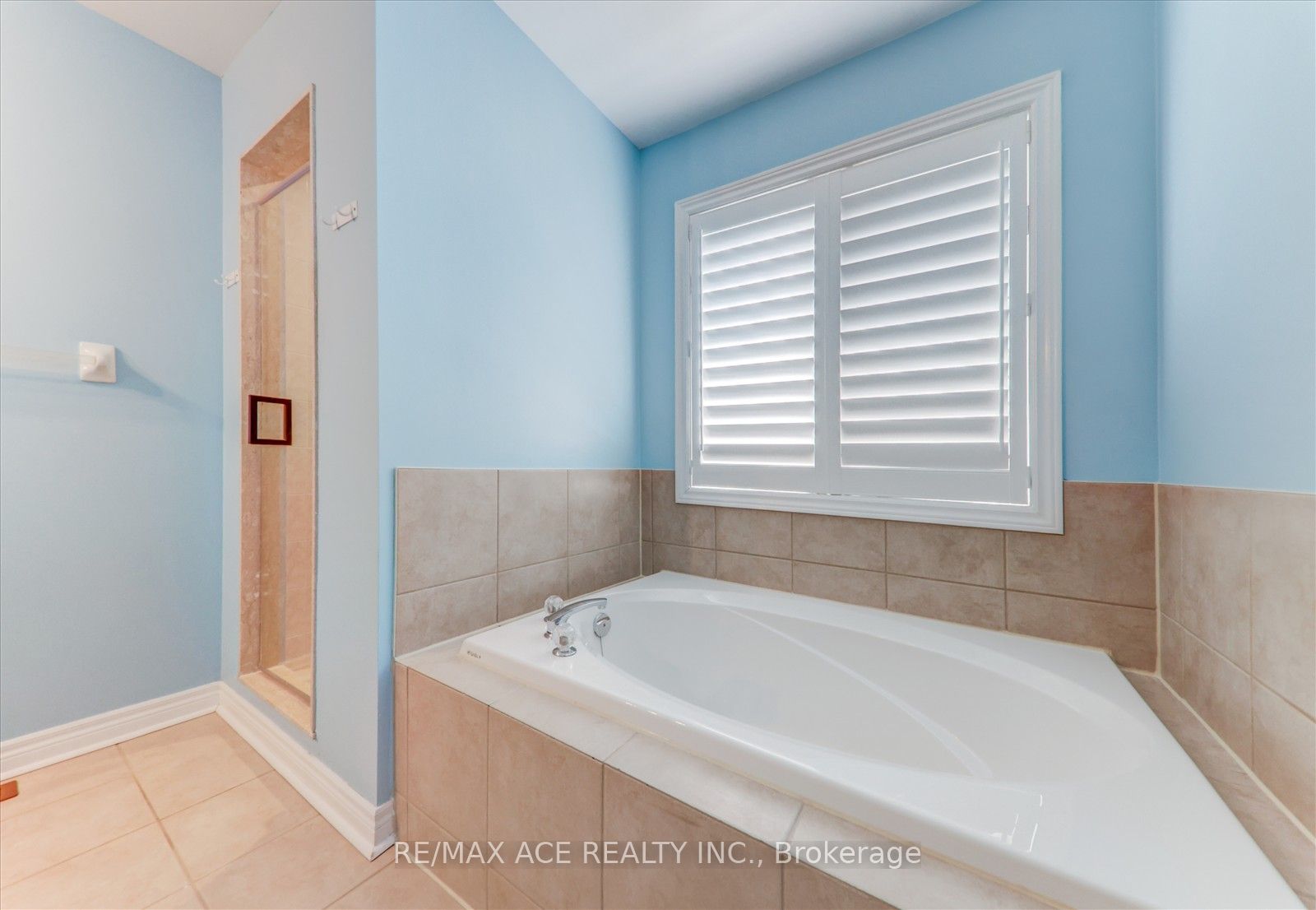 2128 Blackforest Crescent Property Photo 21