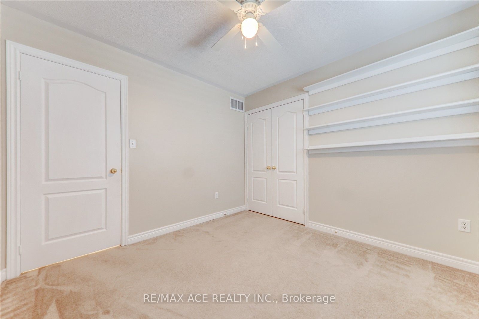 2128 Blackforest Crescent Property Photo 23