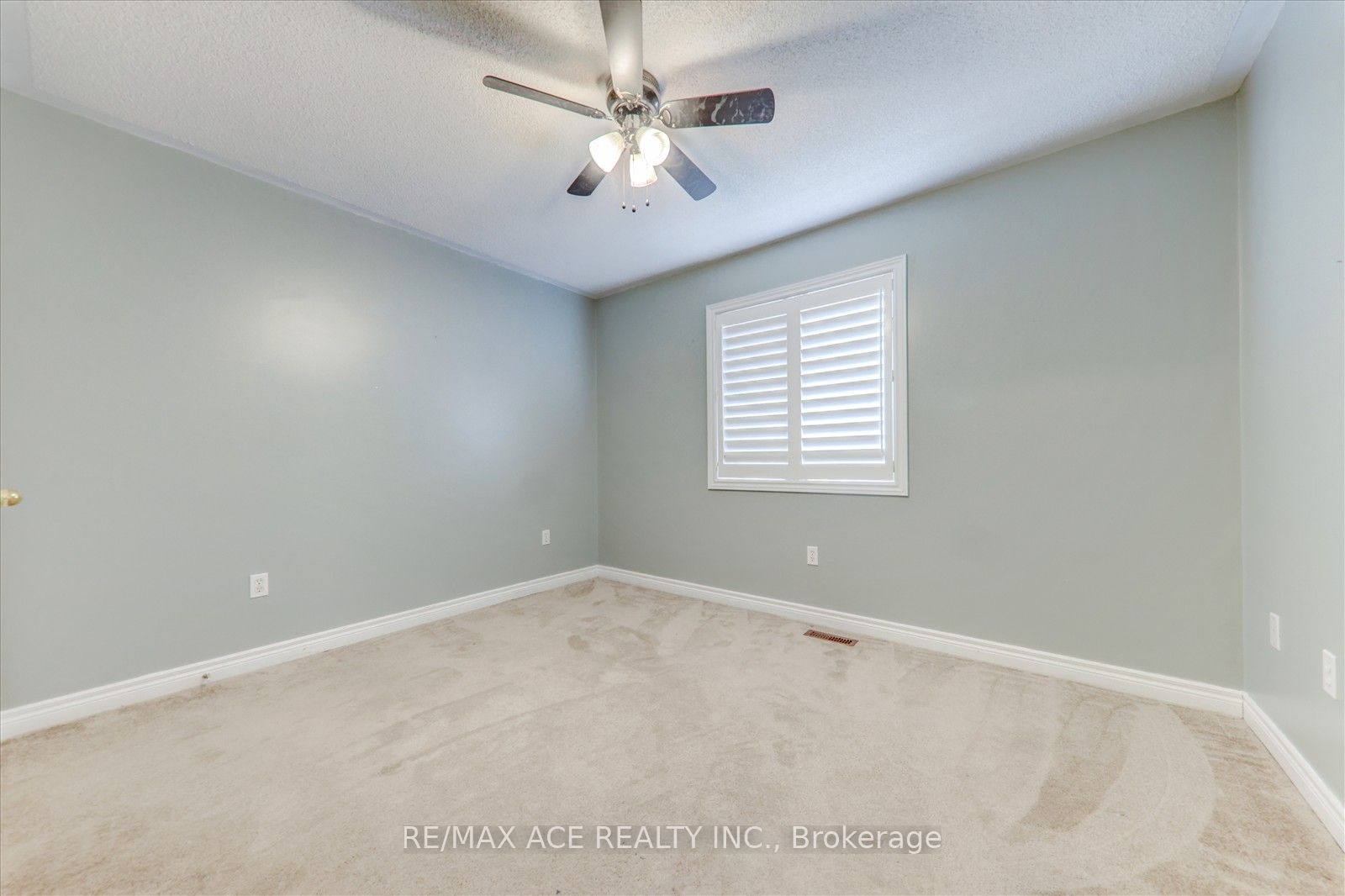 2128 Blackforest Crescent Property Photo 24