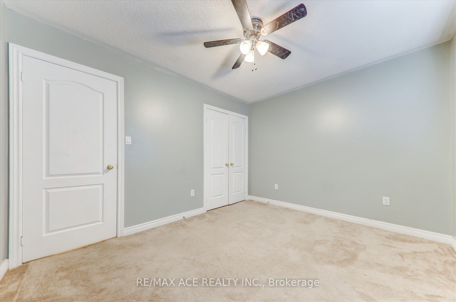 2128 Blackforest Crescent Property Photo 25