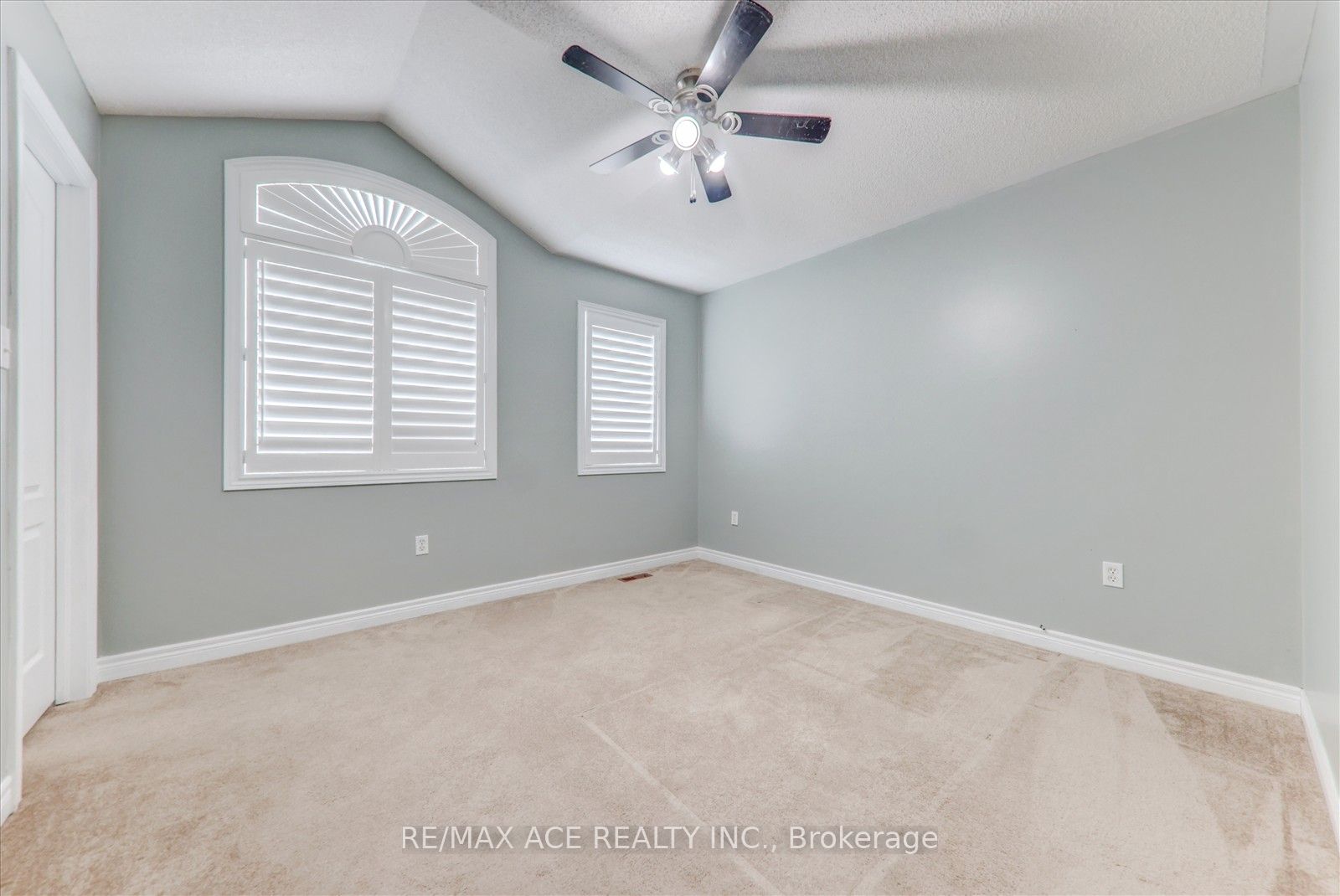 2128 Blackforest Crescent Property Photo 26
