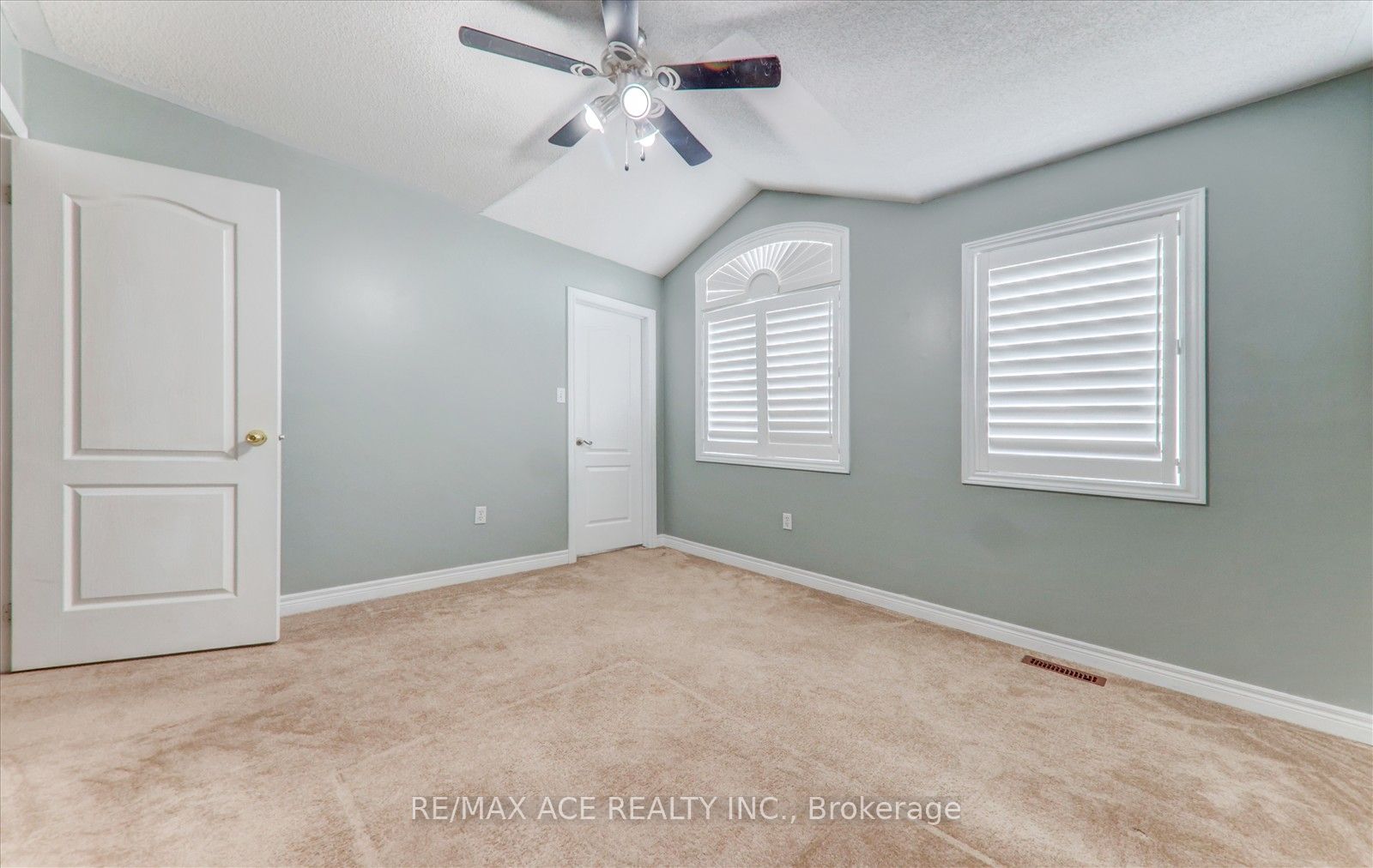 2128 Blackforest Crescent Property Photo 27