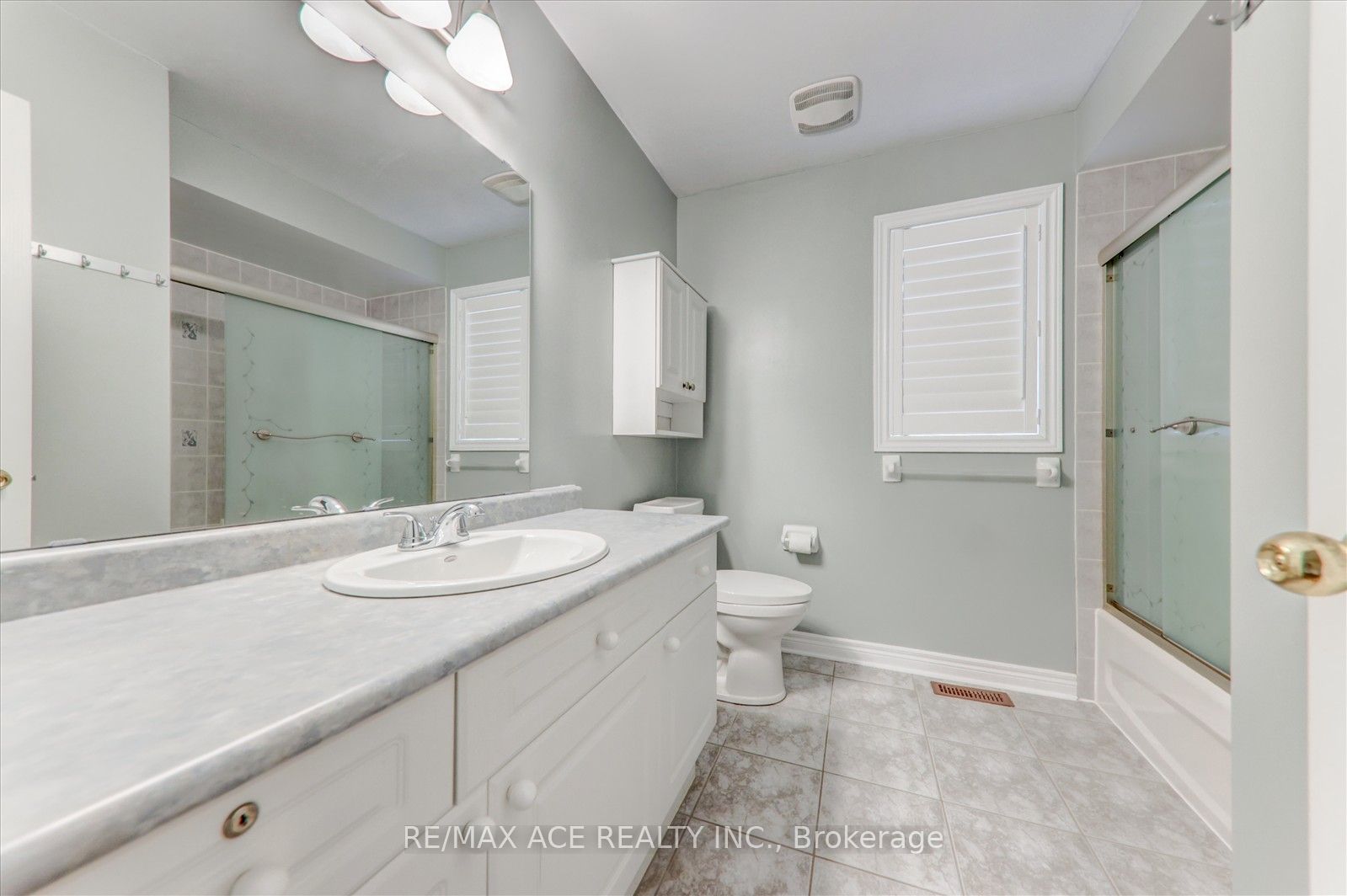2128 Blackforest Crescent Property Photo 28